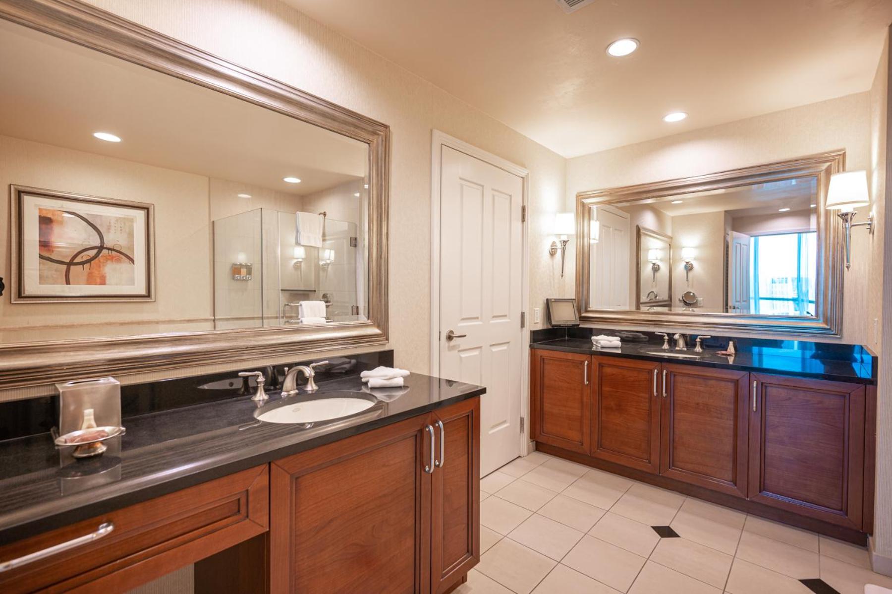 1BR Elite Penthouse Suite Mountain View with Balcony - Photo 62