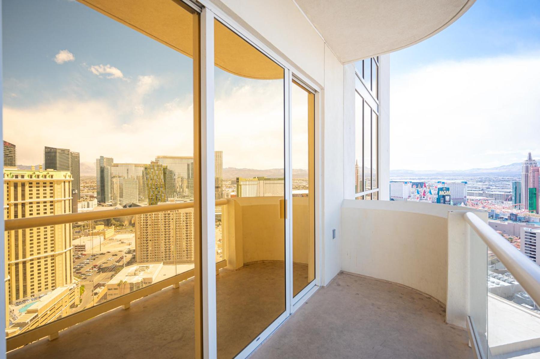 1BR Elite Penthouse Suite Mountain View with Balcony - Photo 29