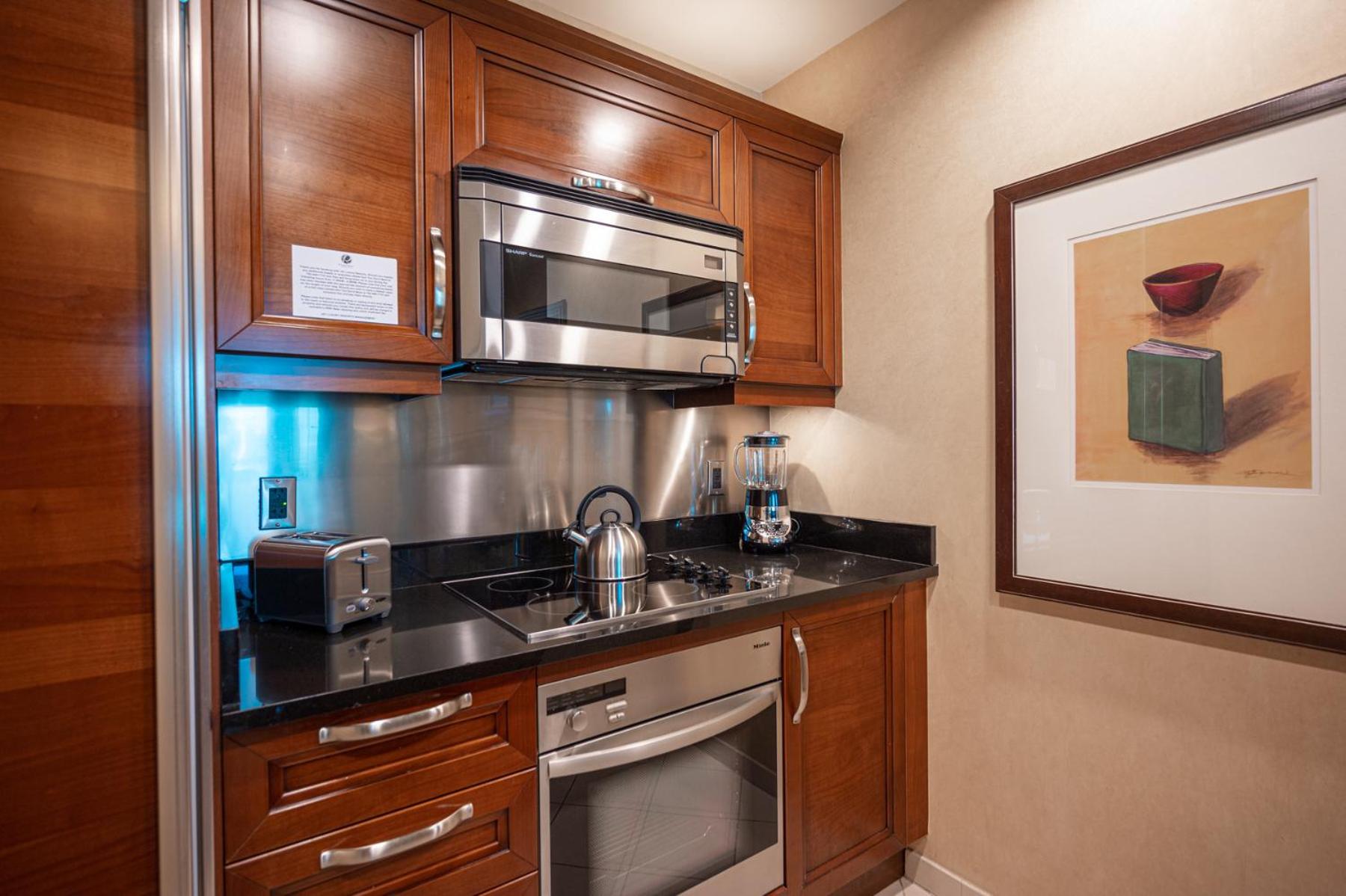 1BR Elite Penthouse Suite Mountain View with Balcony - Photo 30
