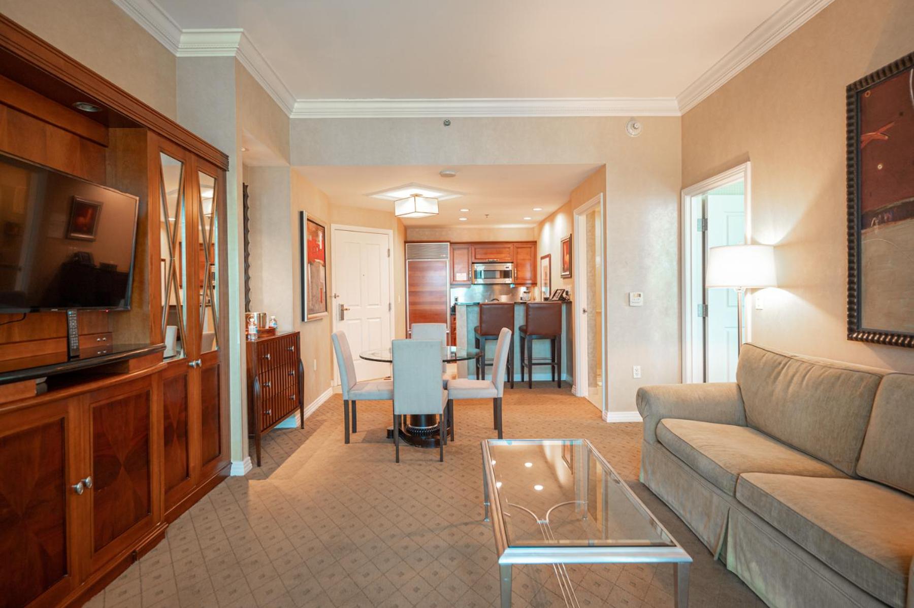 1BR Elite Penthouse Suite Mountain View with Balcony - Photo 17