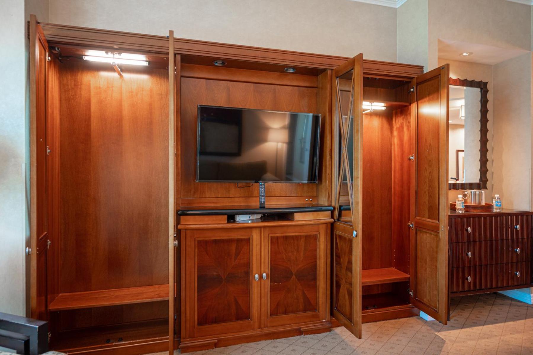 1BR Elite Penthouse Suite Mountain View with Balcony - Photo 34