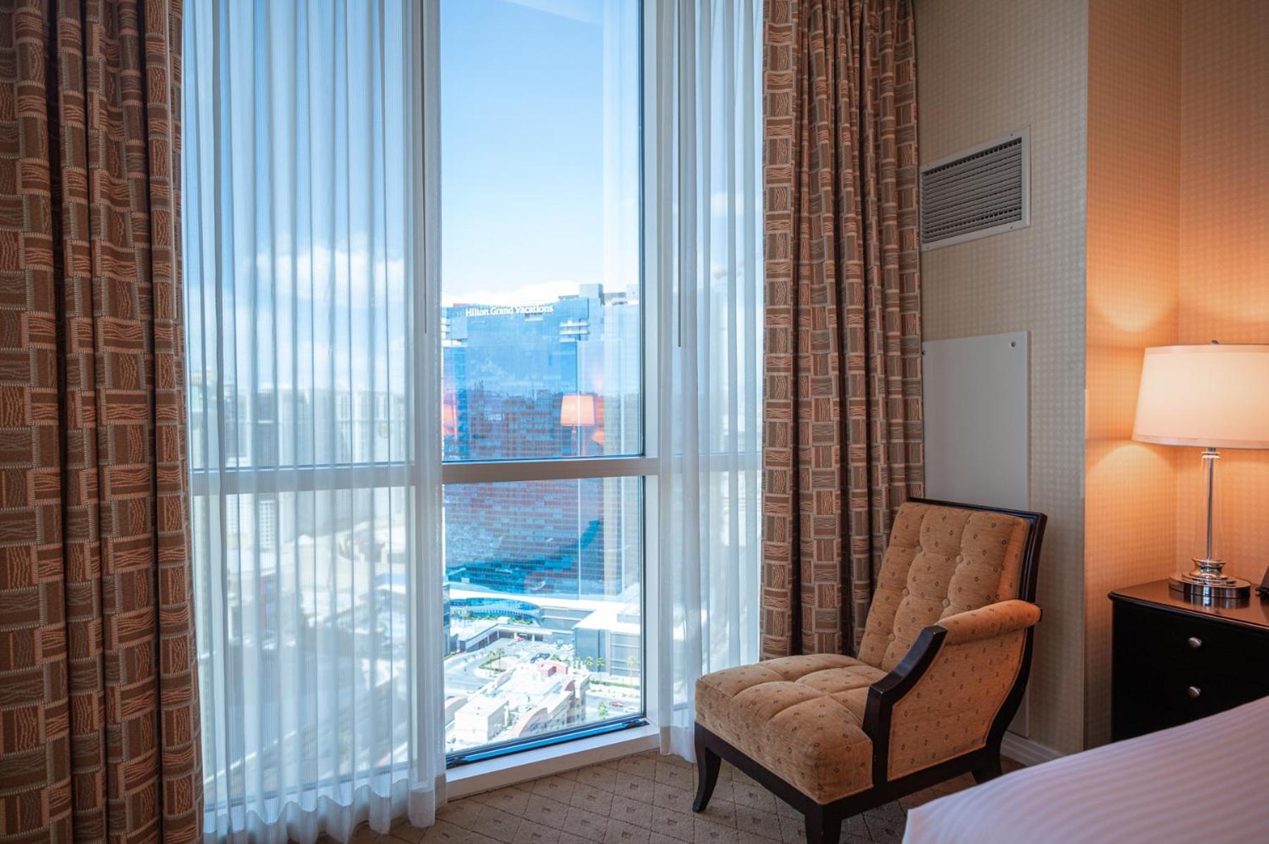 1BR Elite Penthouse Suite Mountain View with Balcony - Photo 10