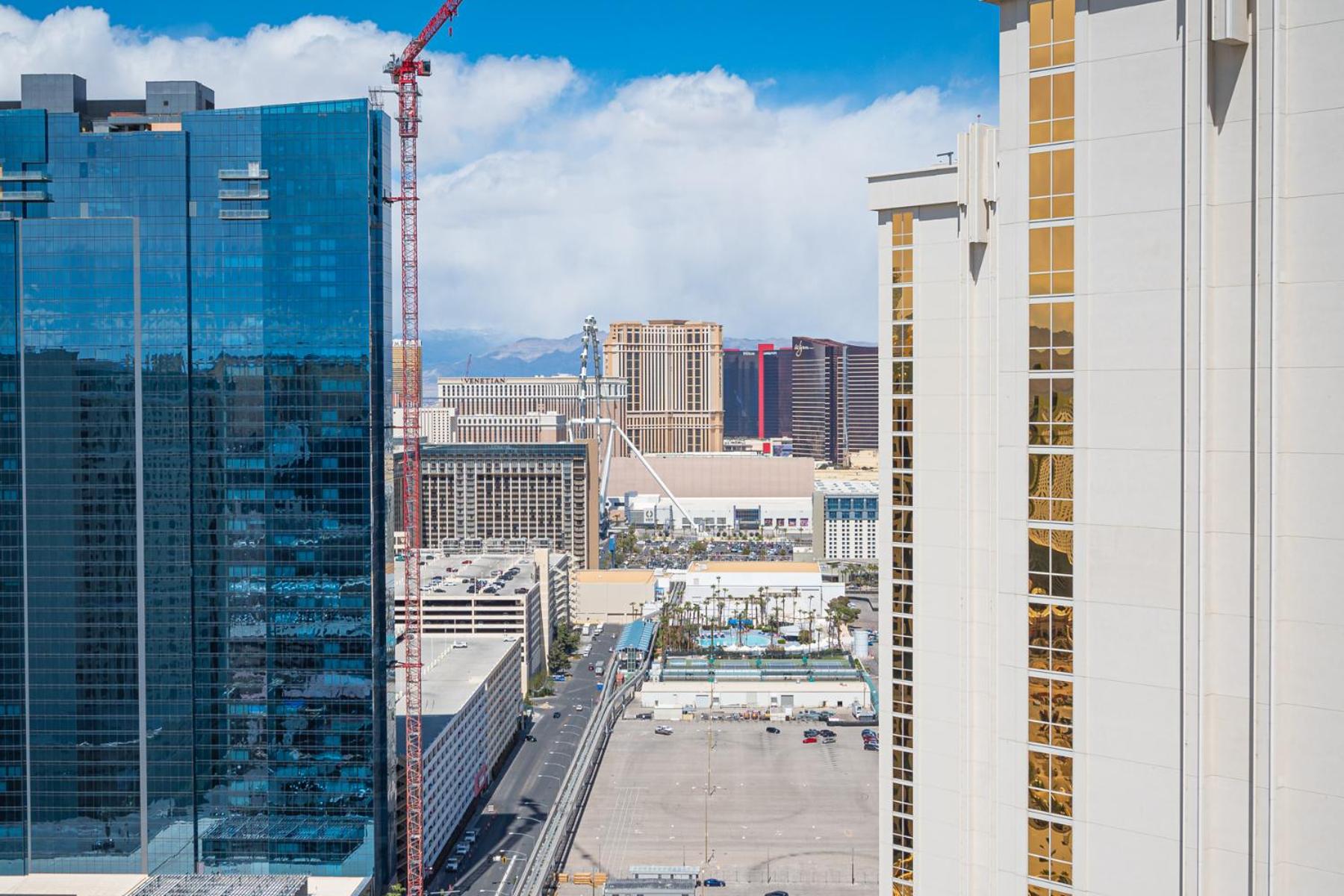 1BR Elite Penthouse Suite Mountain View with Balcony - Photo 6