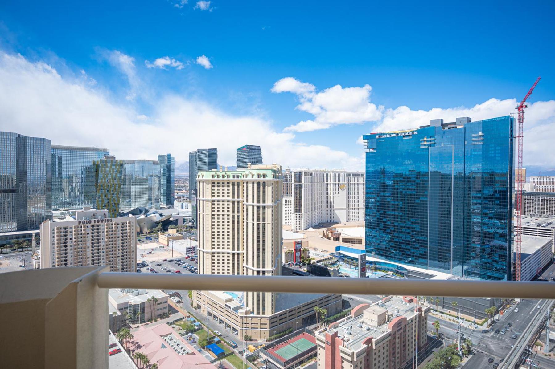 1BR Elite Penthouse Suite Mountain View with Balcony - Photo 60