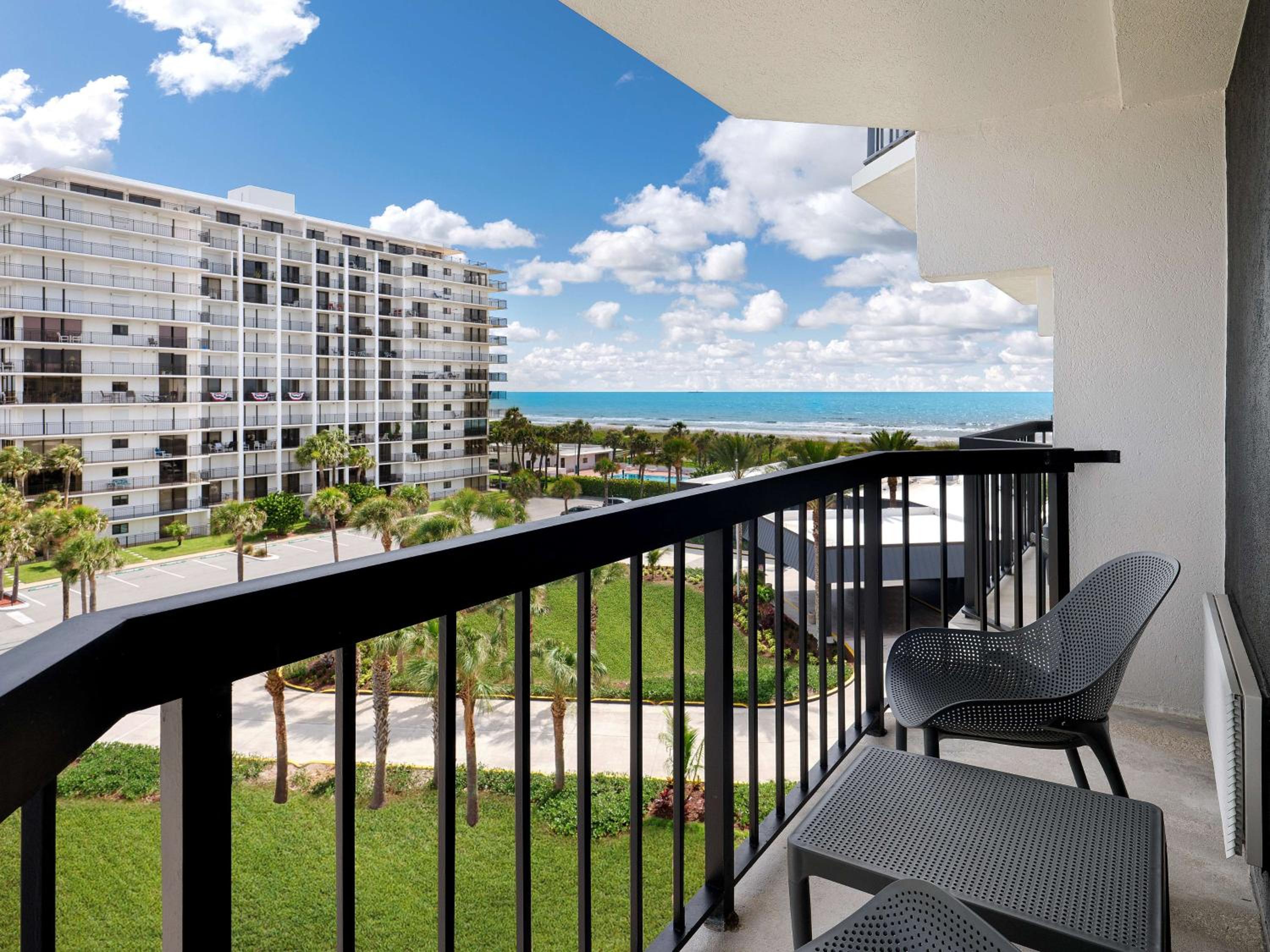 Queen Room with Roll In Shower and Balcony - Mobility/Hearing Accessible photo 2