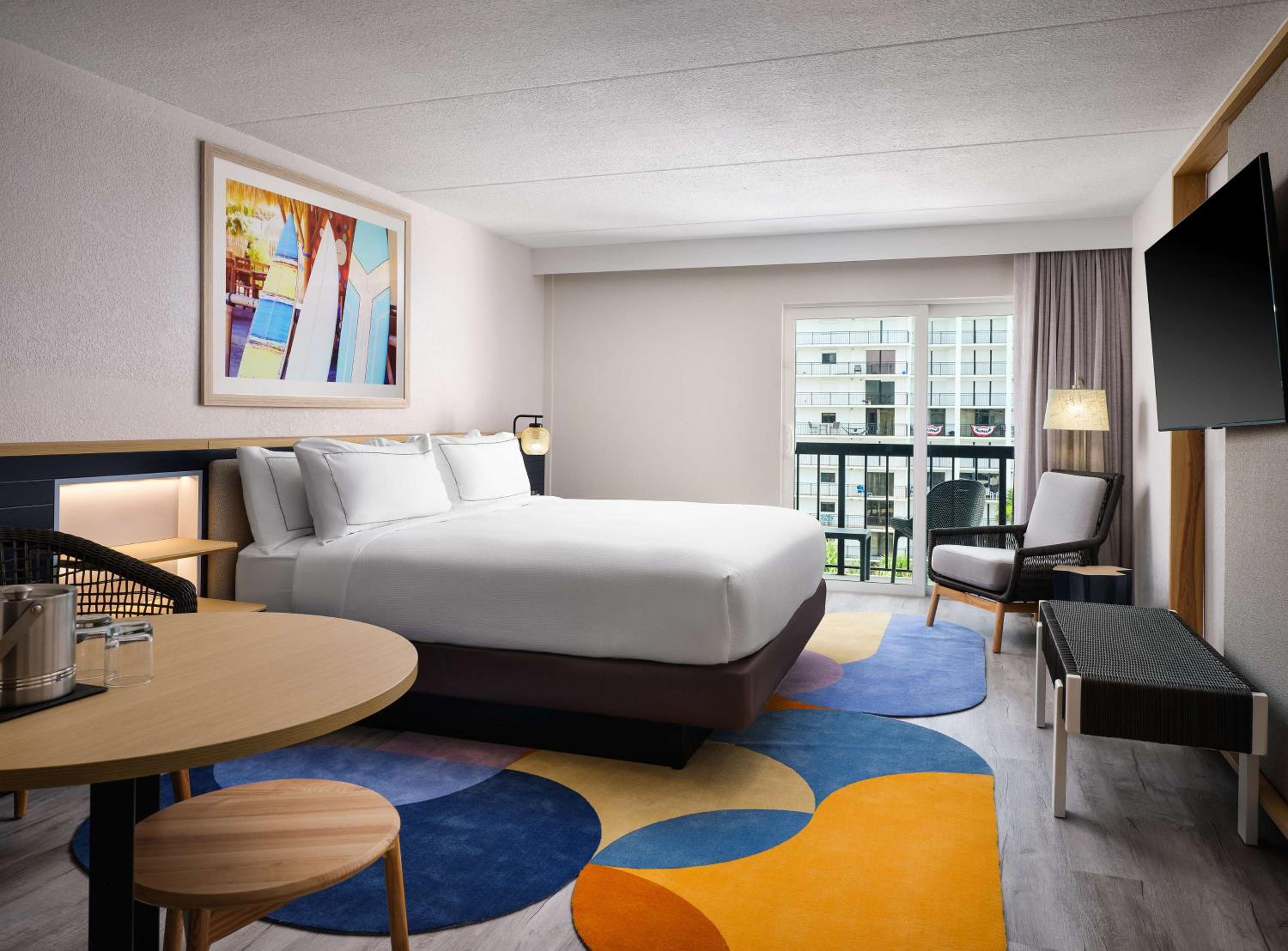 Premium King Room with Partial Ocean View and Balcony photo 2