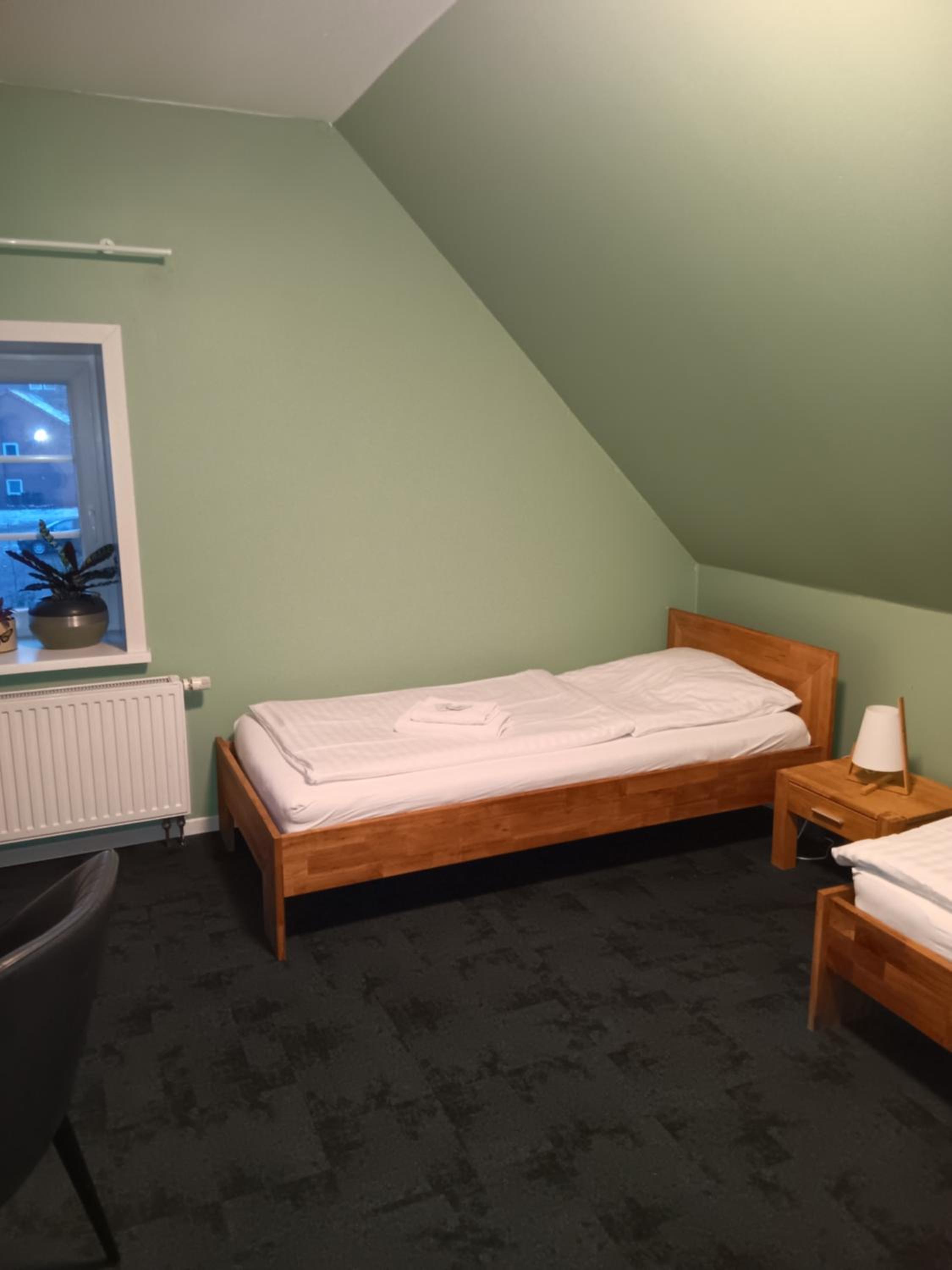 Twin Room with Bathroom - Photo 1