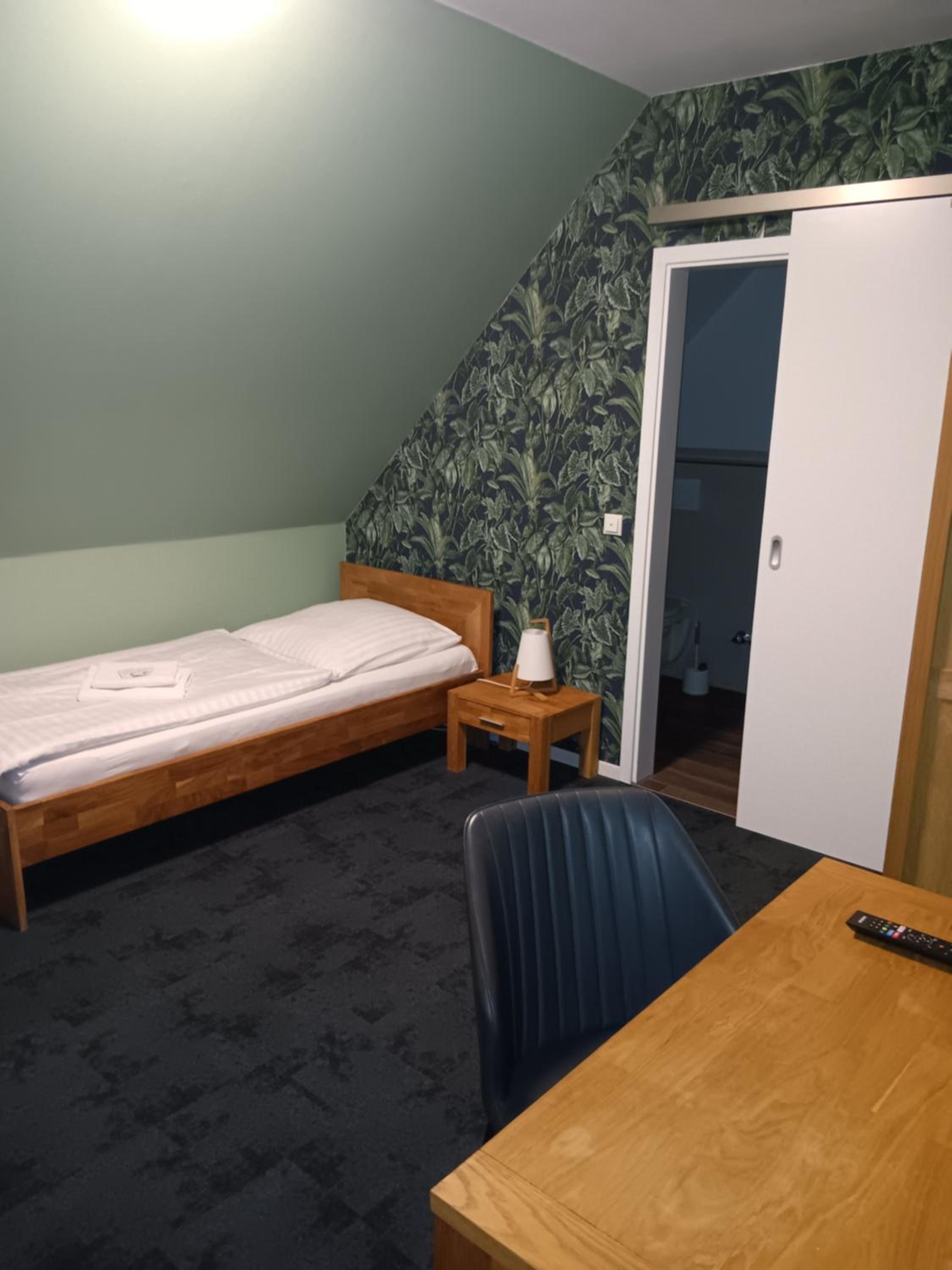 Twin Room with Bathroom - Photo 2