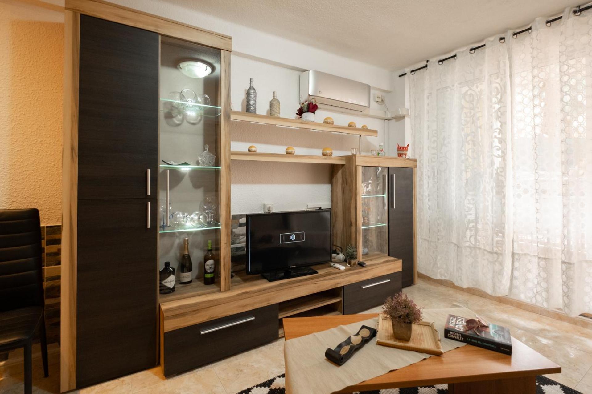 One-Bedroom Apartment photo 2