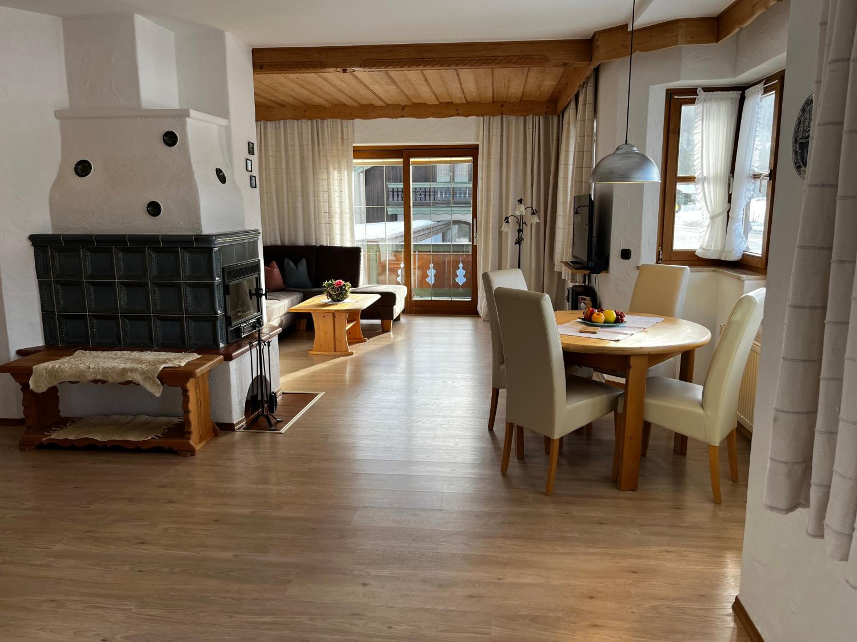Apartment with Mountain View photo 3