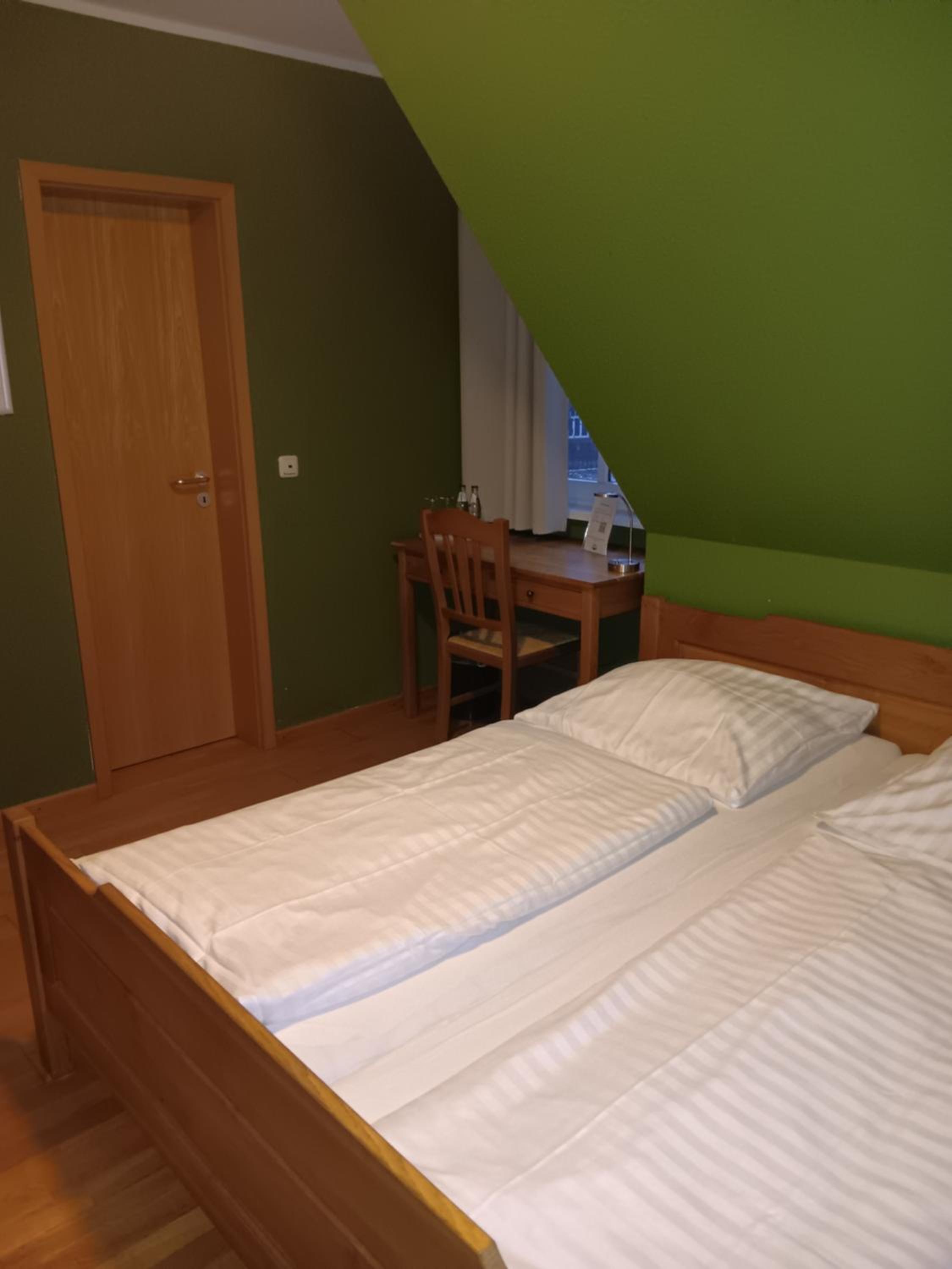 Double Room with Private Bathroom - Photo 3