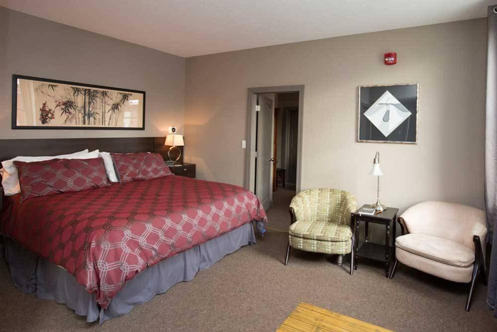 Deluxe King Room photo 3