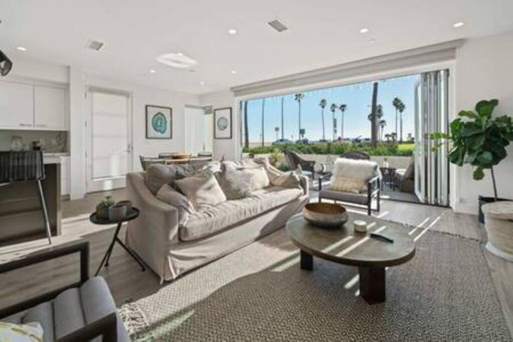 Four-Bedroom House photo 3