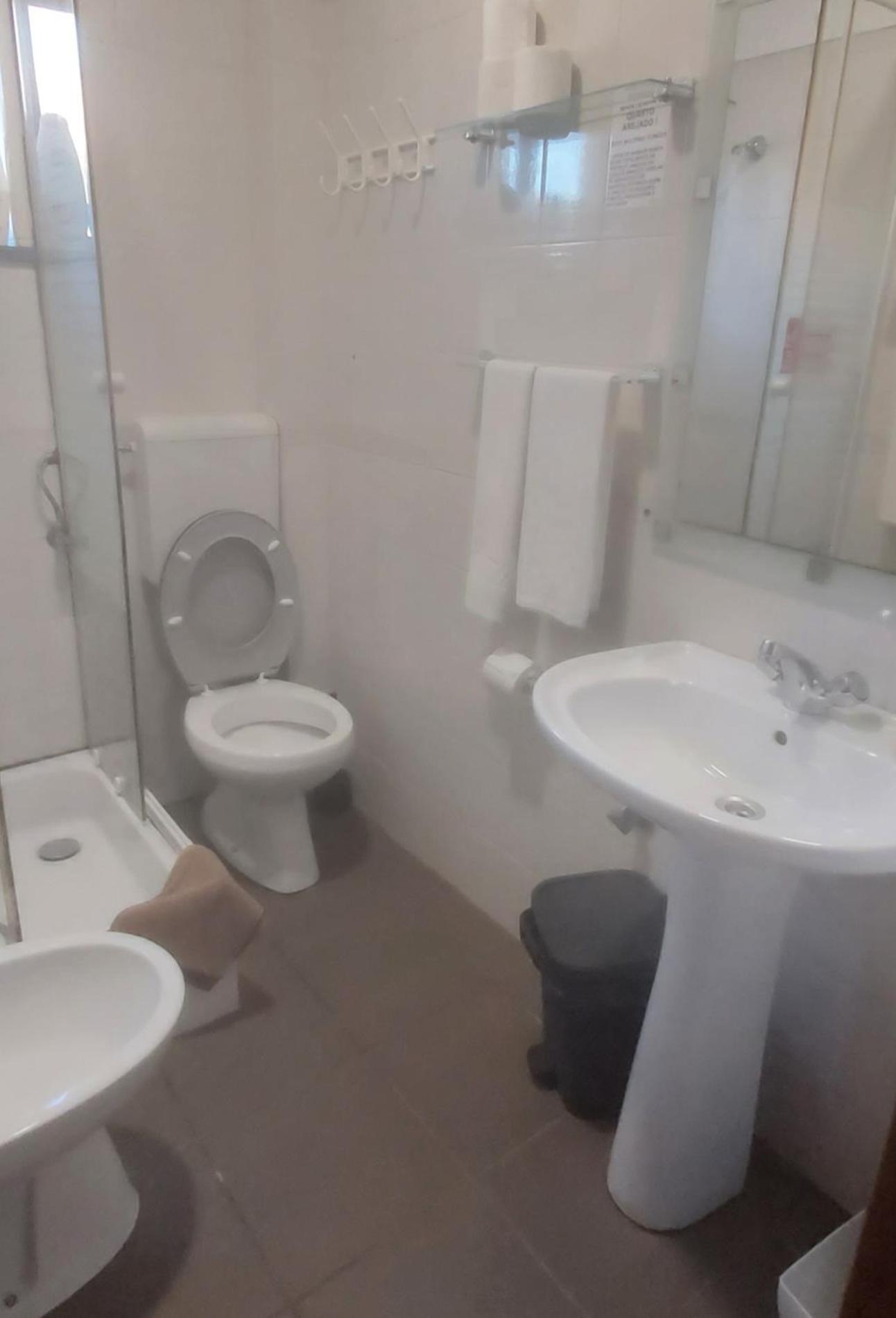 Twin Room - Photo 4