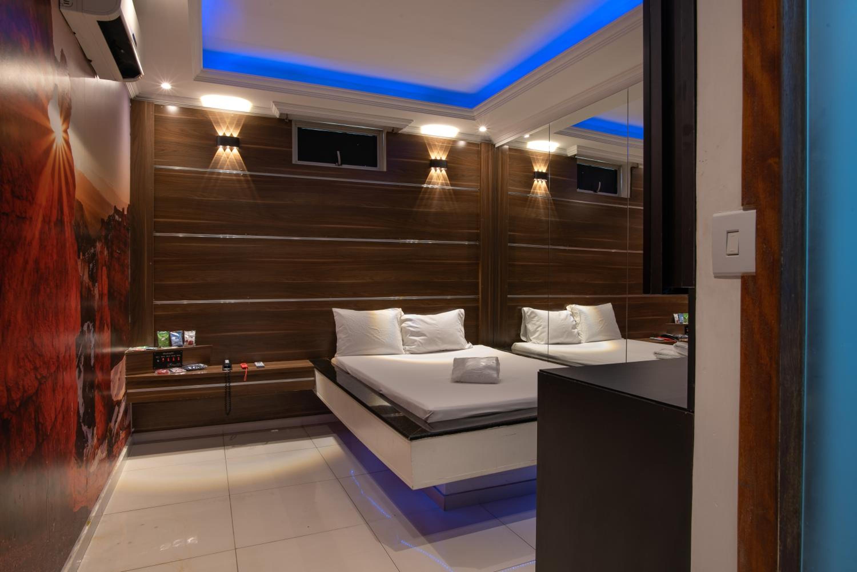 Classic Double Room - Photo 17