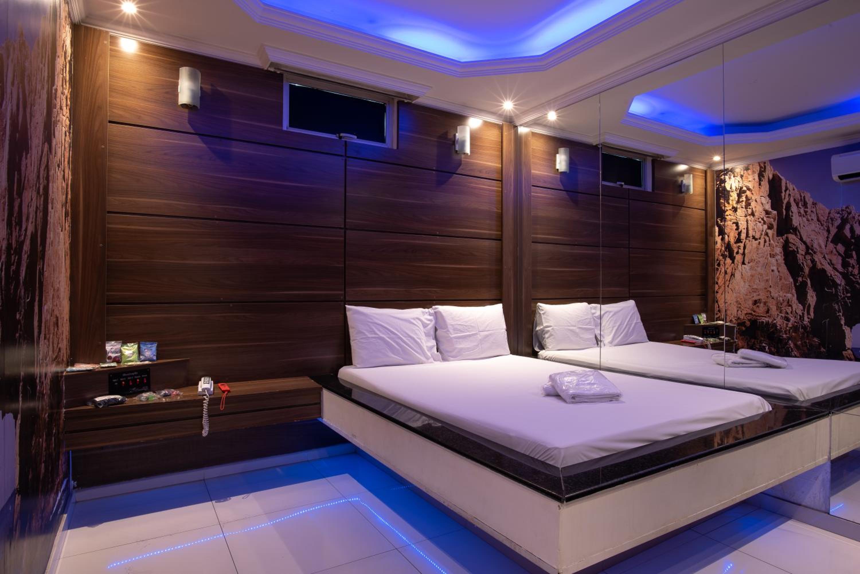 Classic Double Room - Photo 12