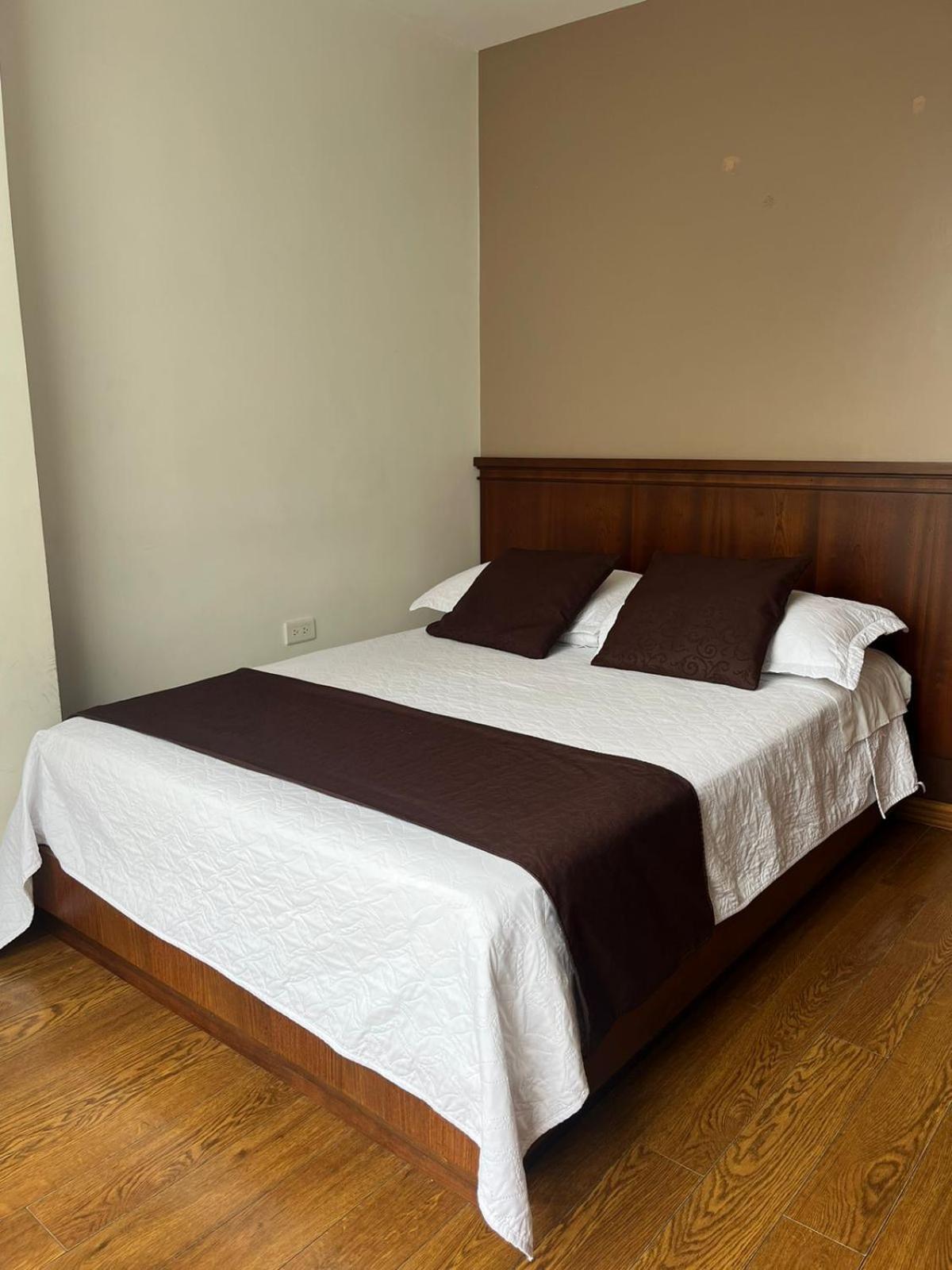 Queen Room photo 1