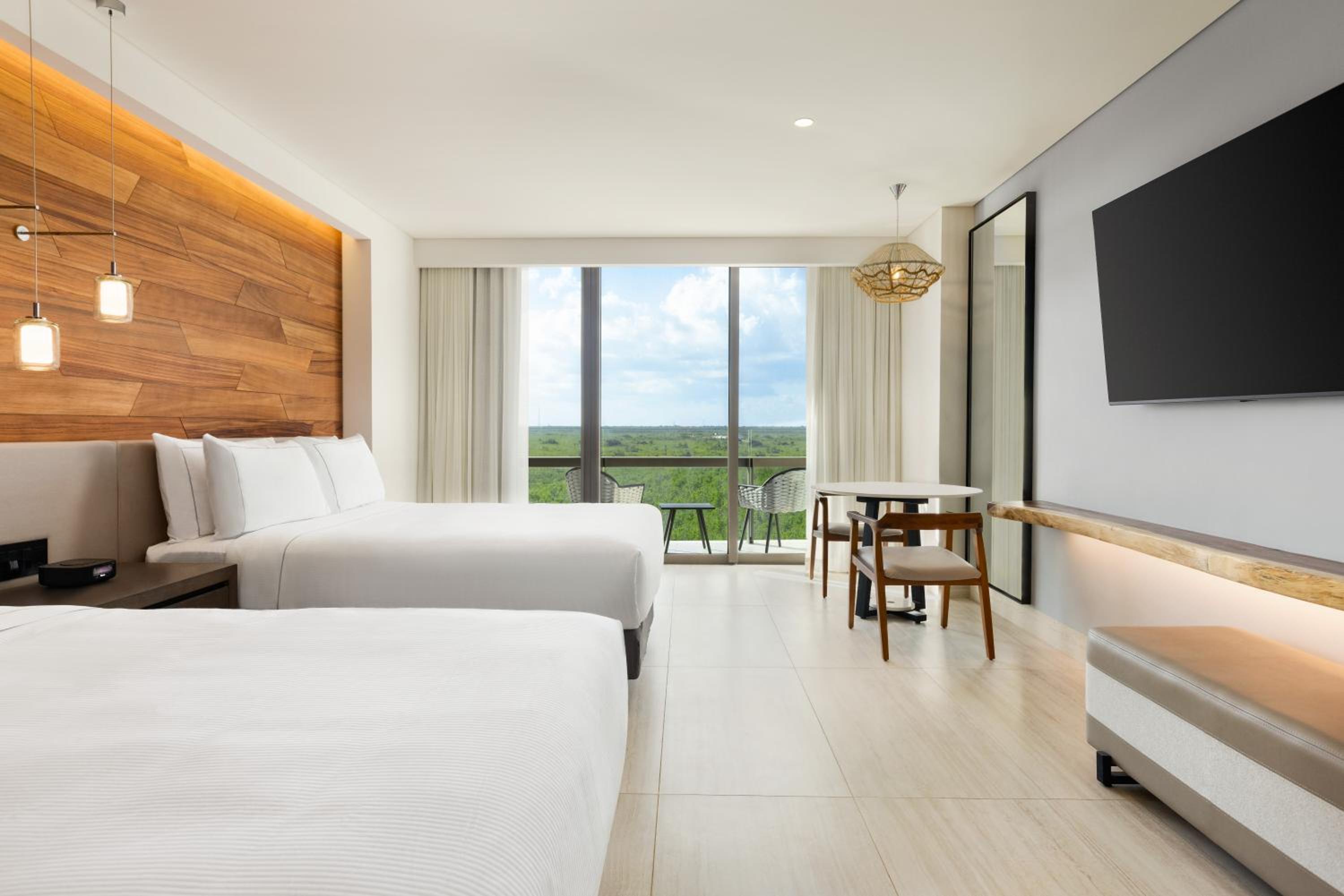 Queen Guest Room With Sunset View