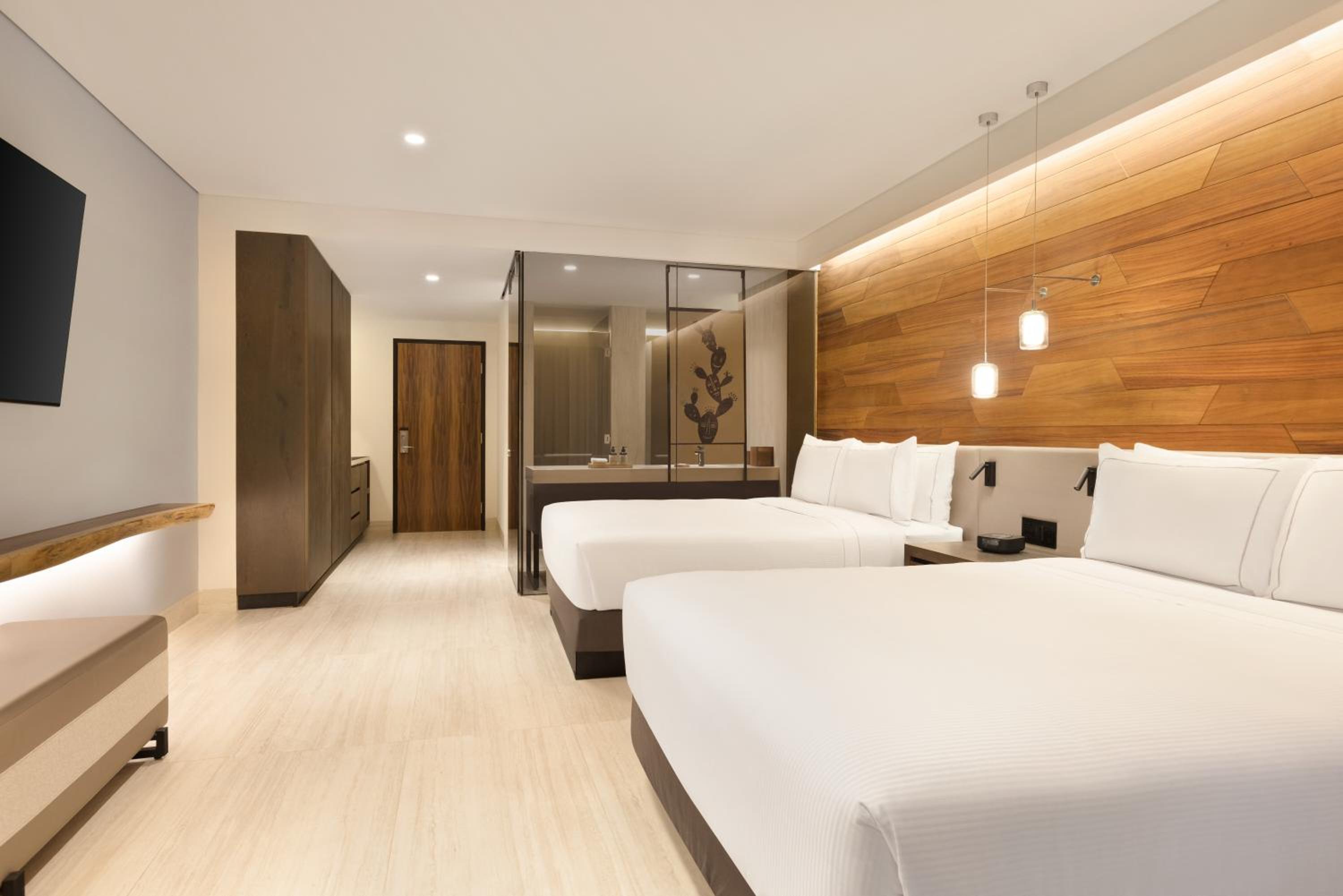 Queen Guest Room With Sunset View