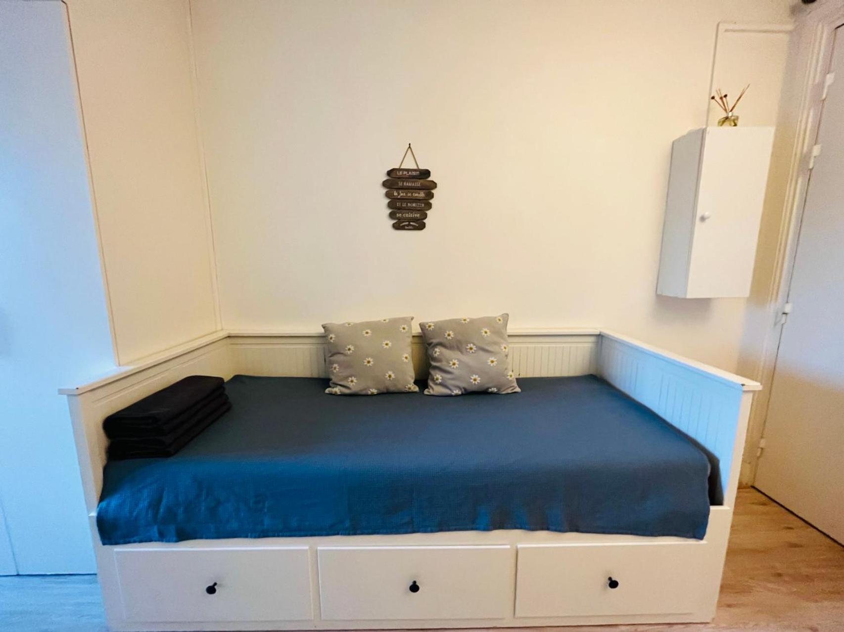 One-Bedroom Apartment photo 2