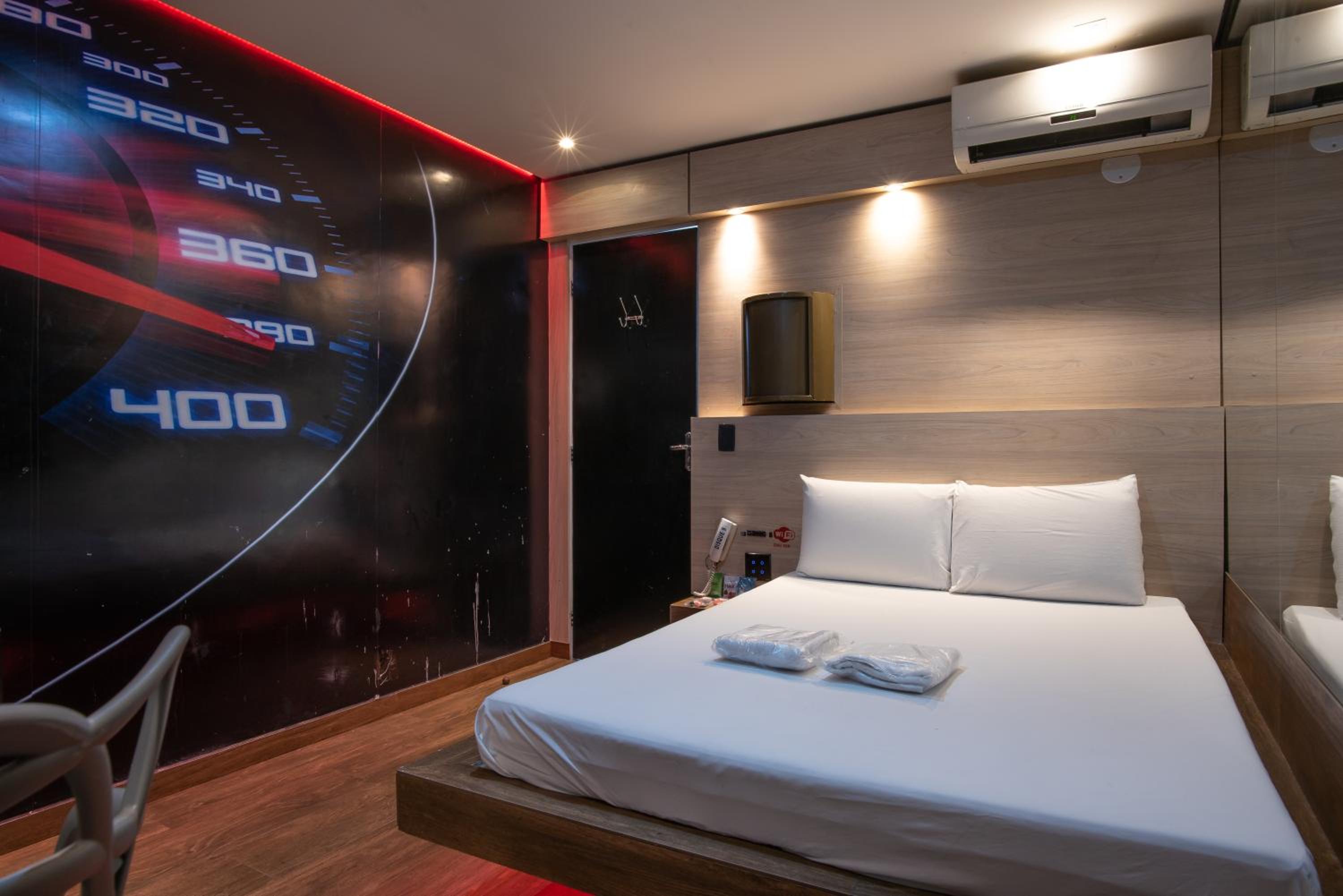 Standard Suite - Photo 14