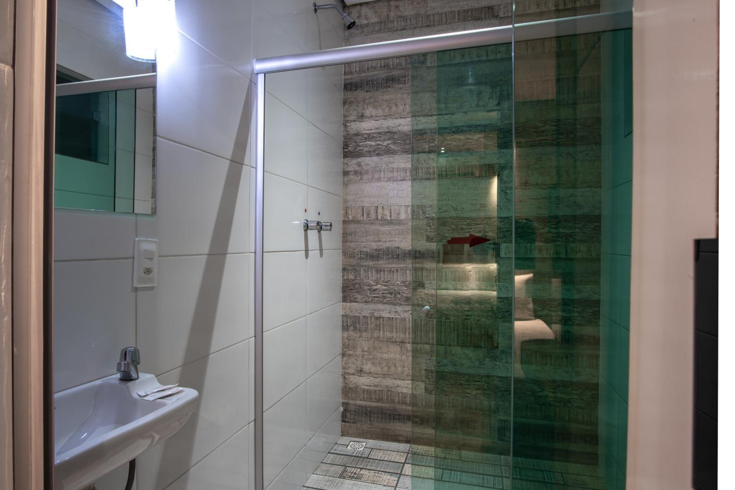 Standard Suite - Photo 20