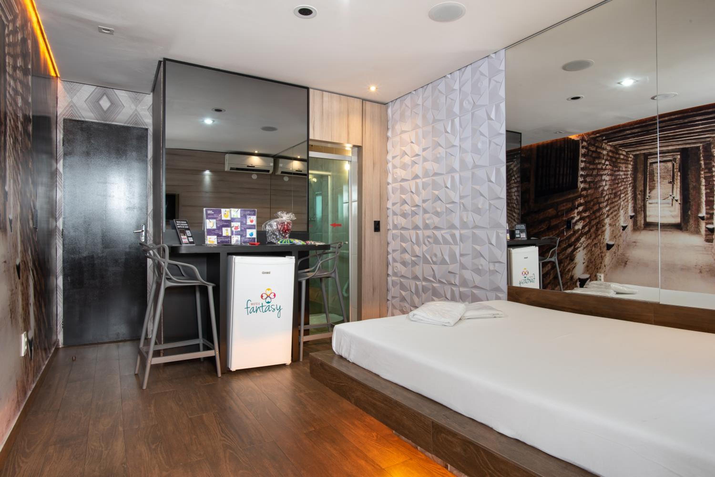 Standard Suite - Photo 4