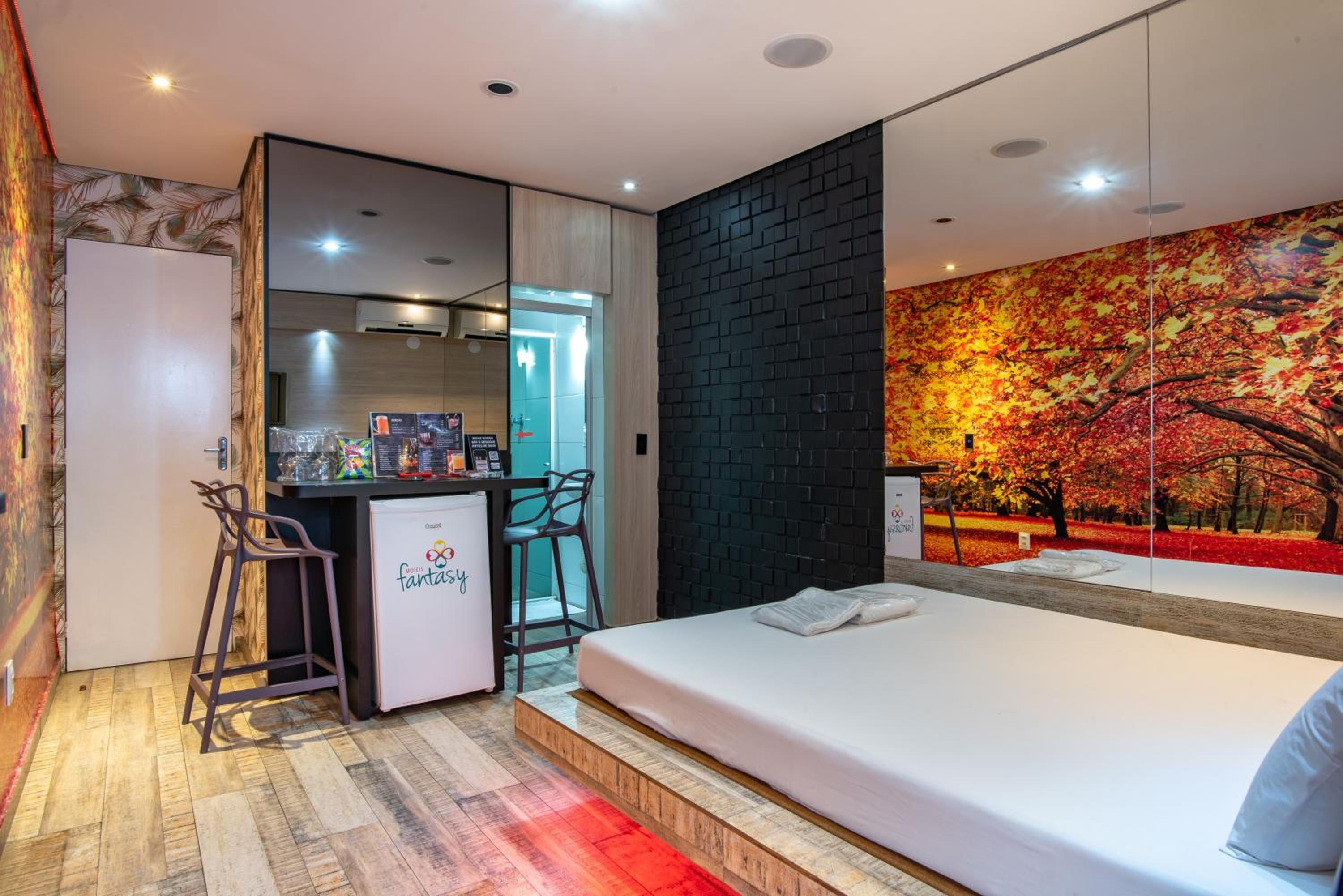 Standard Suite - Photo 2