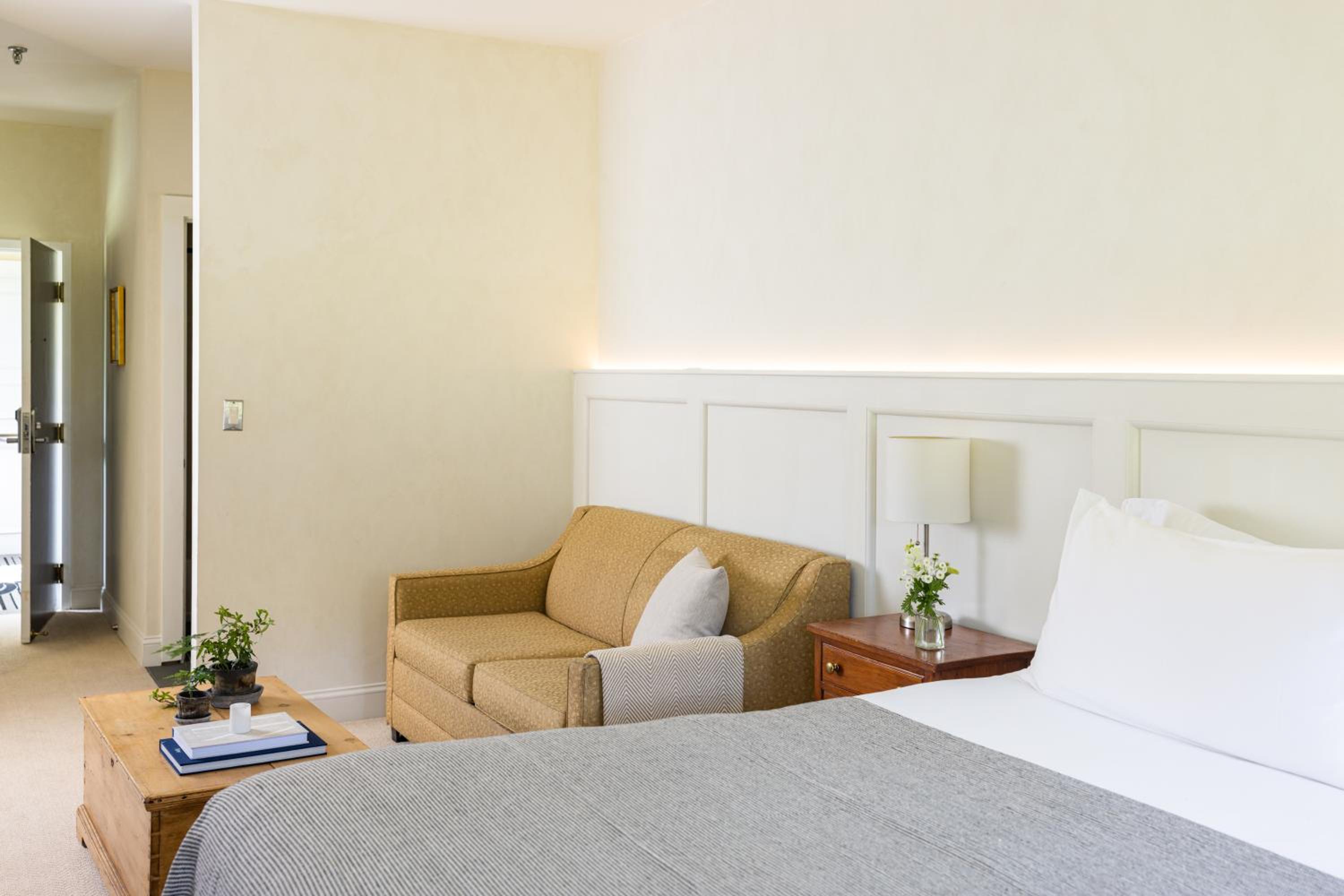King Room with Sofa Bed - Non-Smoking