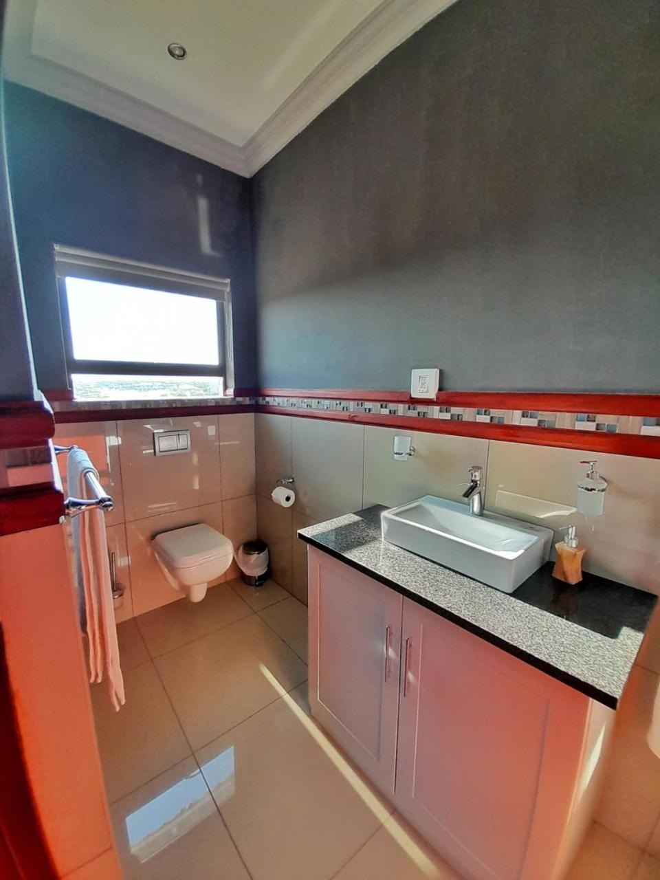 Five-Bedroom House - Photo 37