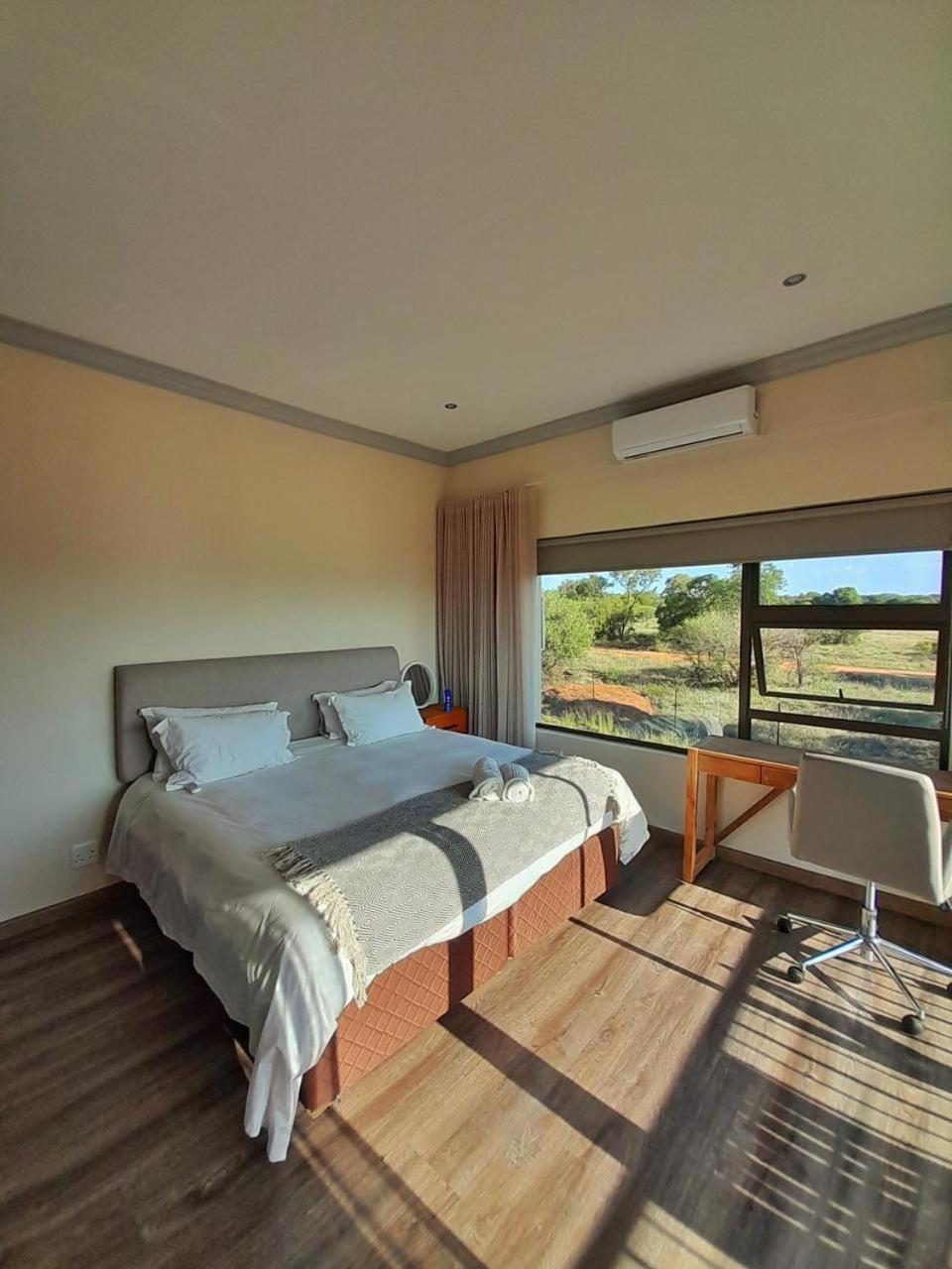 Five-Bedroom House - Photo 38