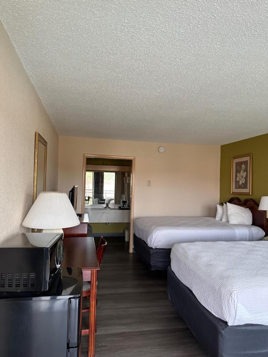 Room With Two Double Beds - Mobility Access/Non-Smoking - Photo 3