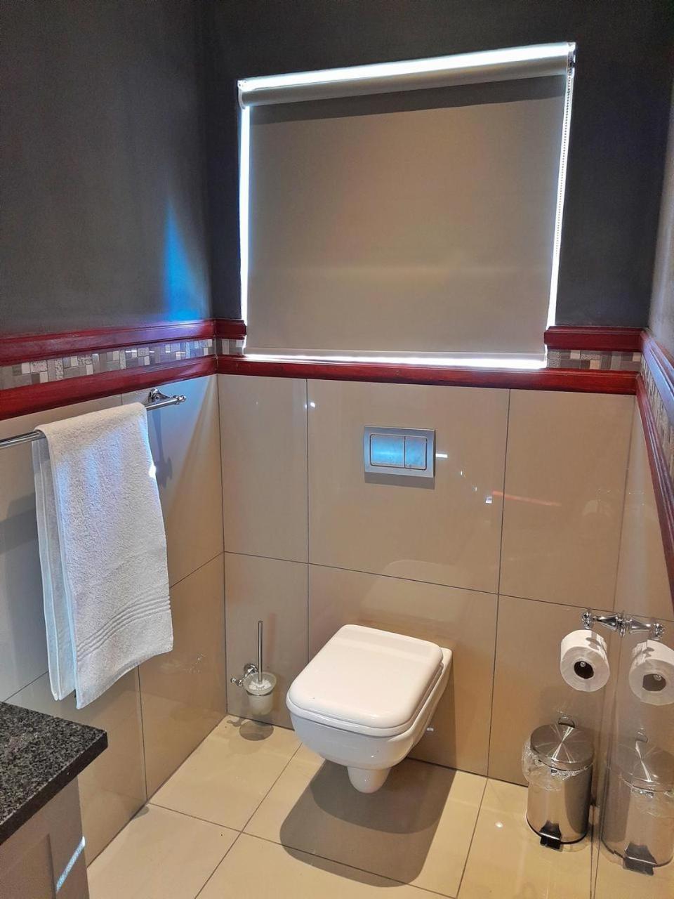 Five-Bedroom House - Photo 15
