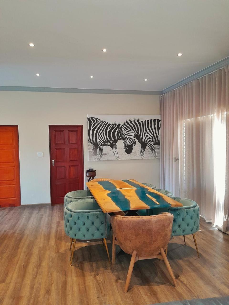 Five-Bedroom House - Photo 41