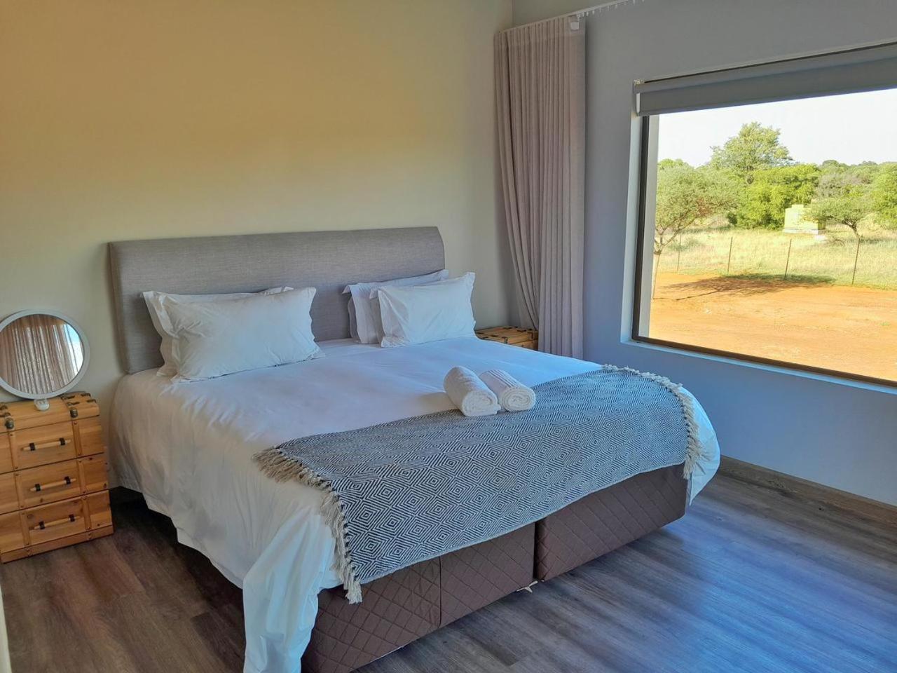Five-Bedroom House - Photo 32
