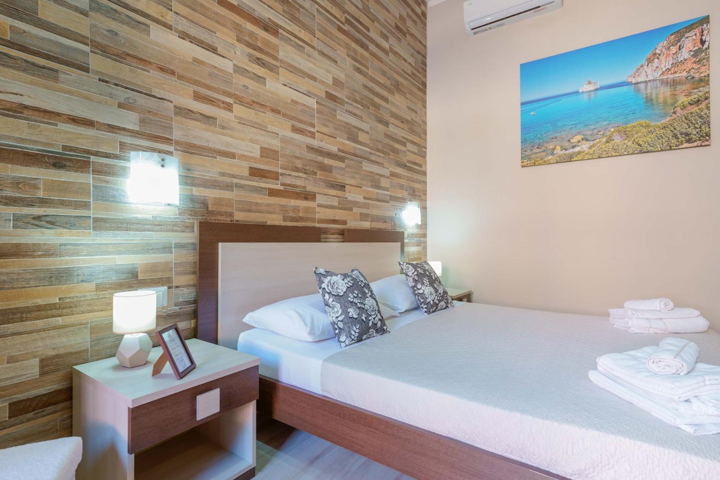Double Room with Private Bathroom - Photo 1