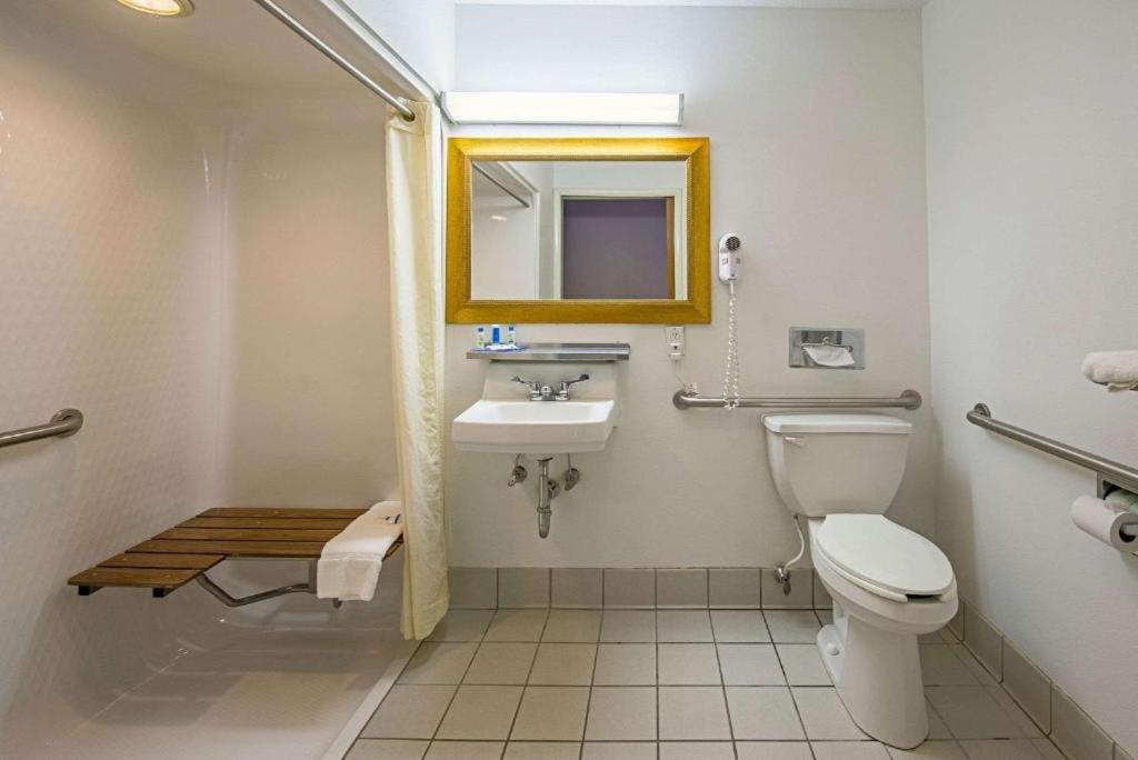 King Room - Disability Access photo 3