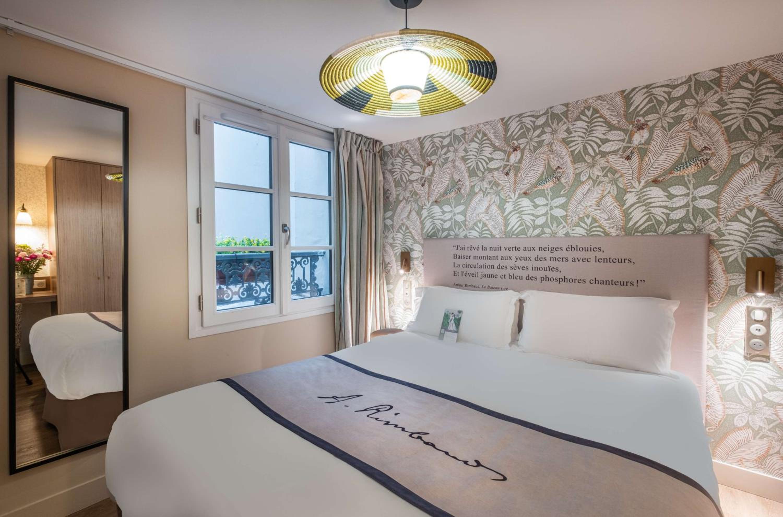 Superior Queen Room with Shower - Non-Smoking photo 3