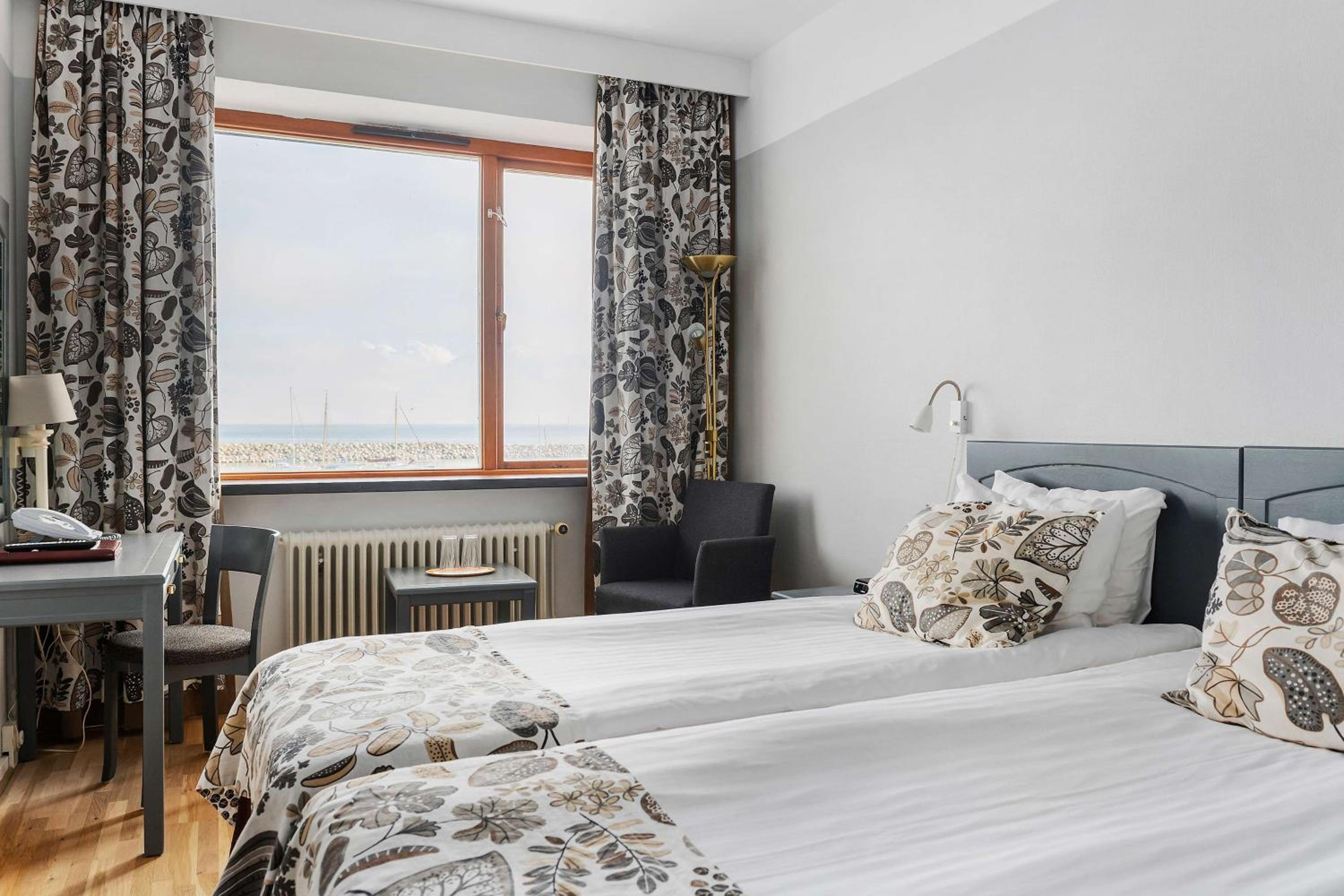 Standard Twin Room with Sea View - Non-Smoking - Photo 4