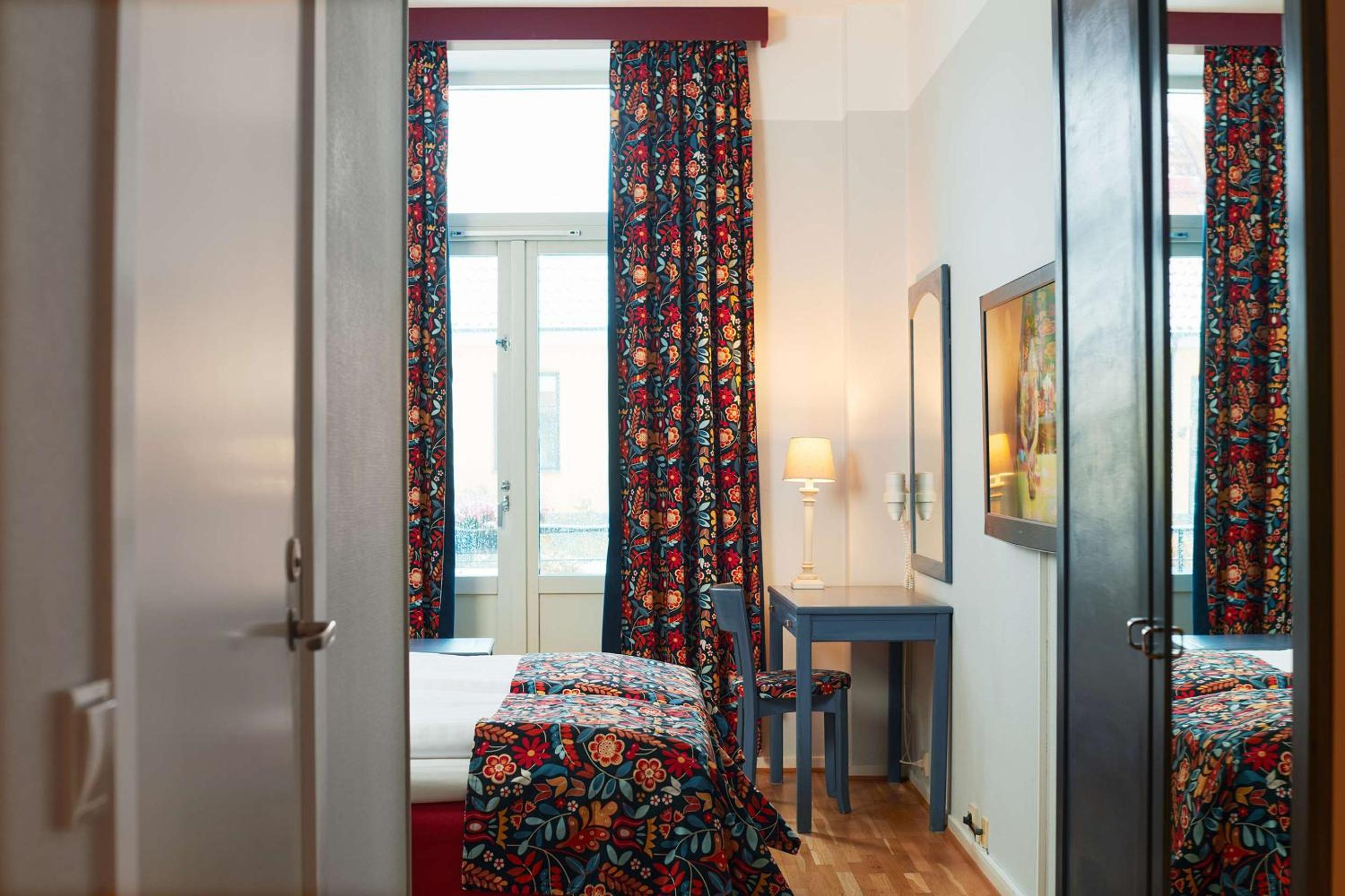 Standard Twin Room with Terrace - Pet Friendly/Non-Smoking - Photo 1