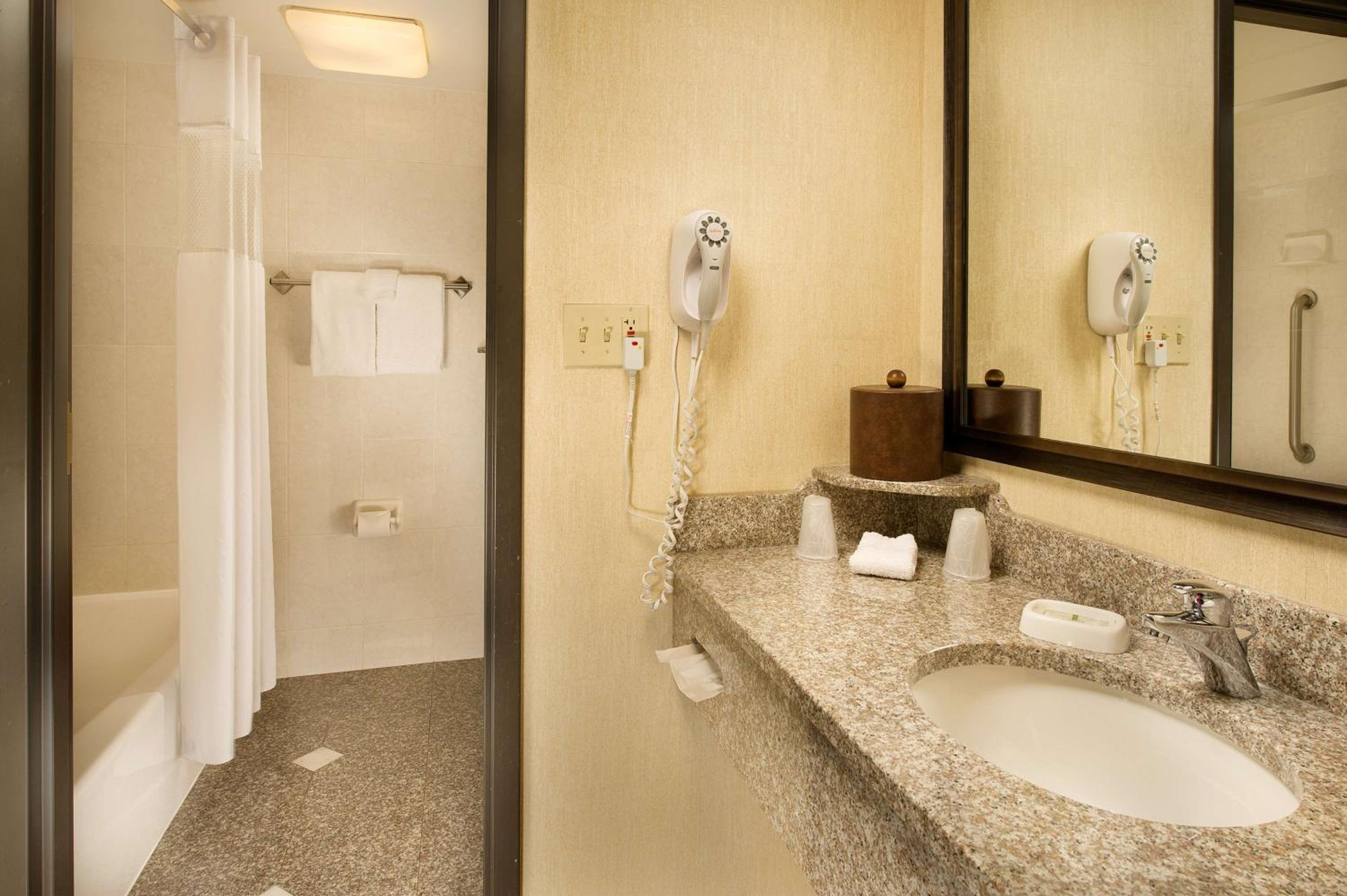 Spacious King Suite - Photo 3