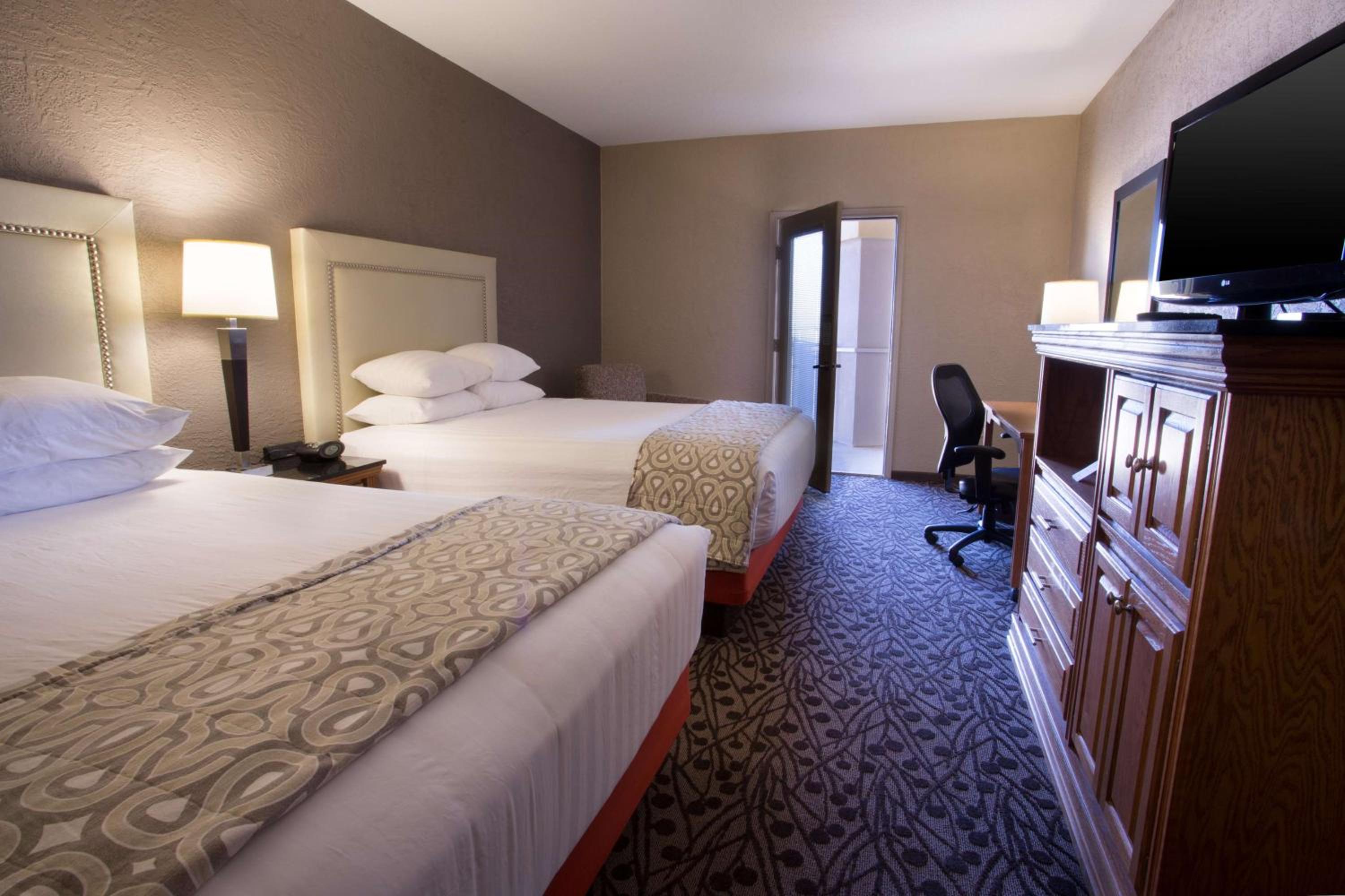 Deluxe Queen Room with Two Queen Beds with Terrace photo 1