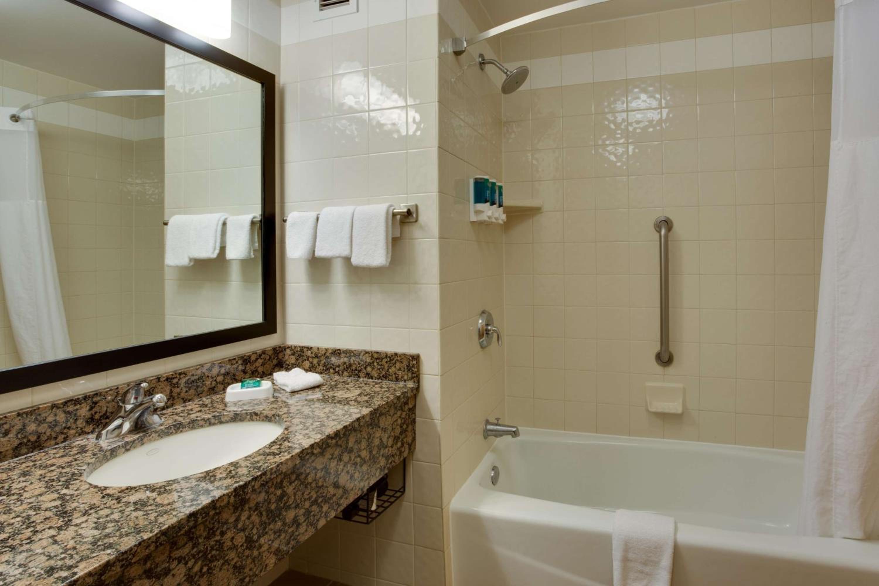 Superior King Suite - Photo 4