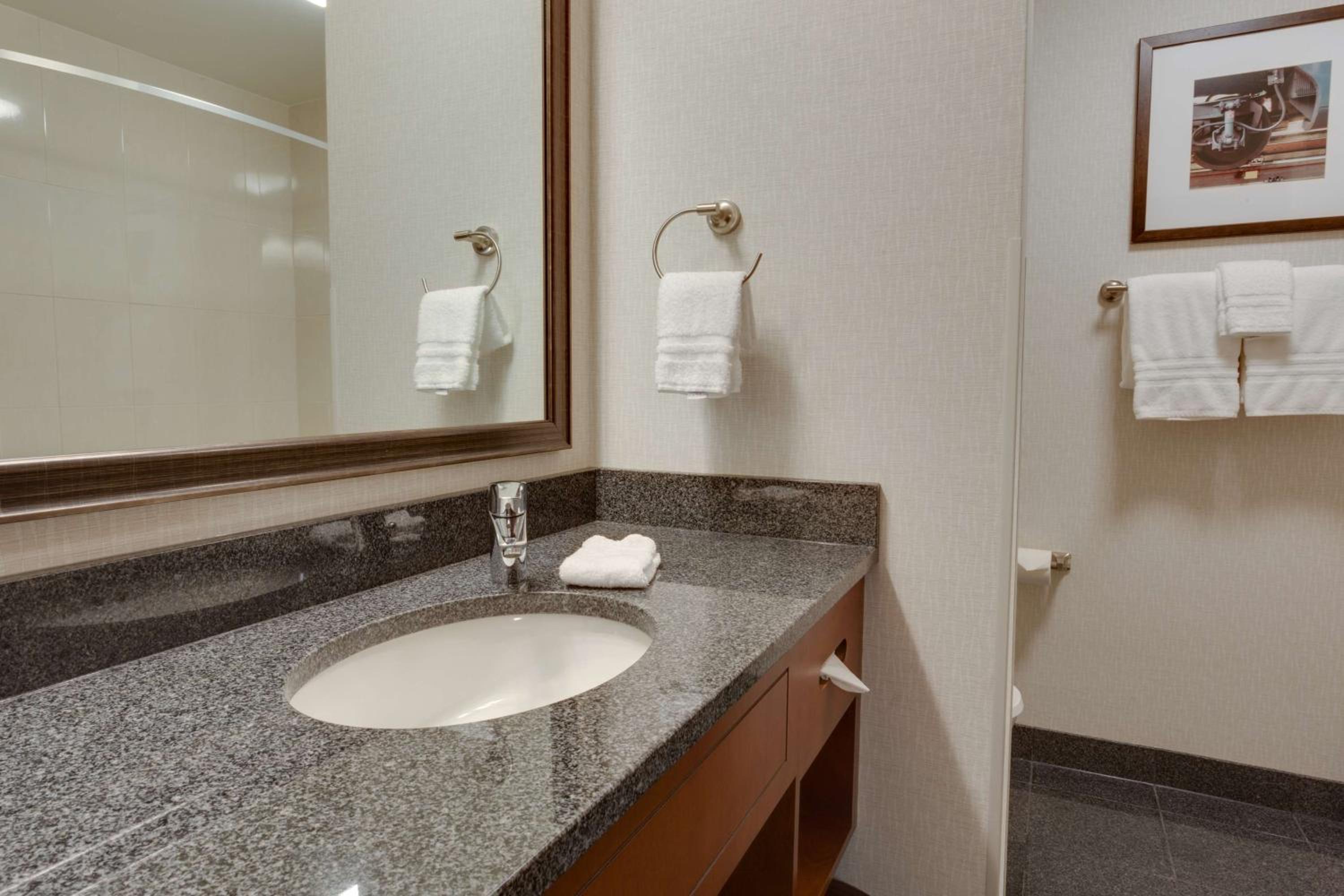 Deluxe King Room - High Floor photo 2