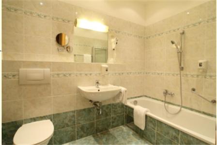 Double or Twin Room - Photo 4