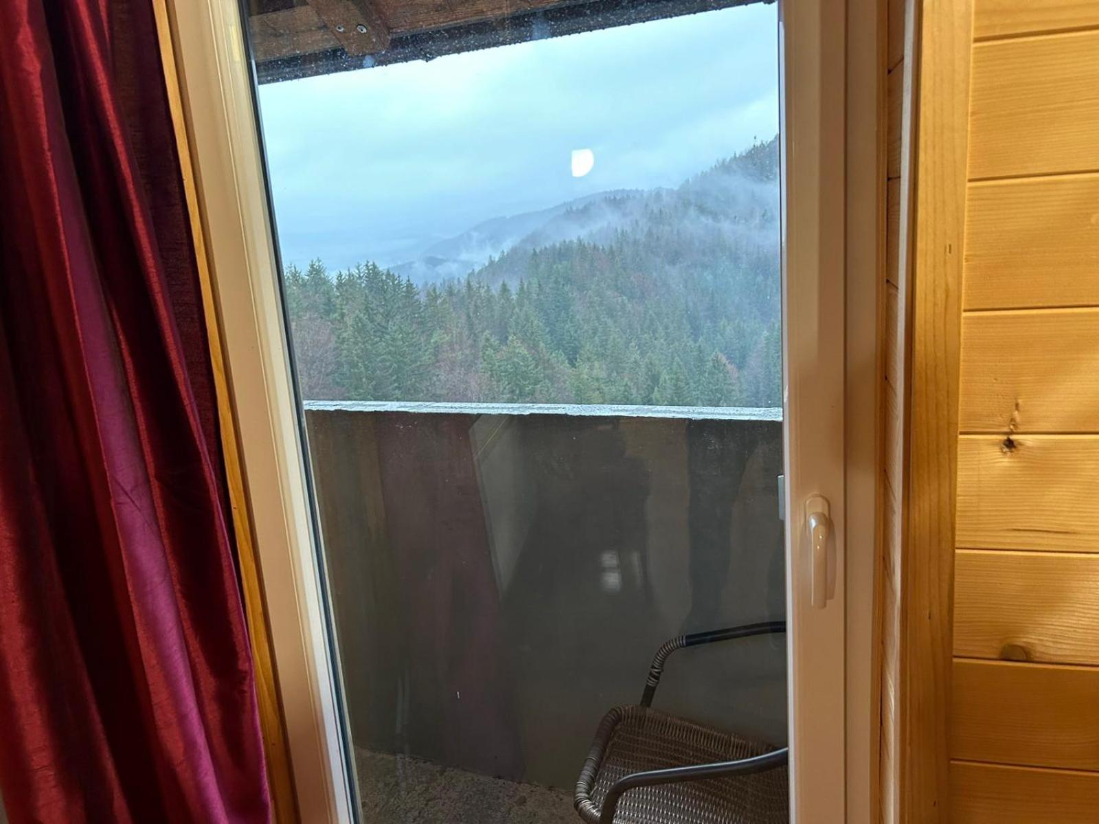 Quadruple Room with Mountain View photo 2