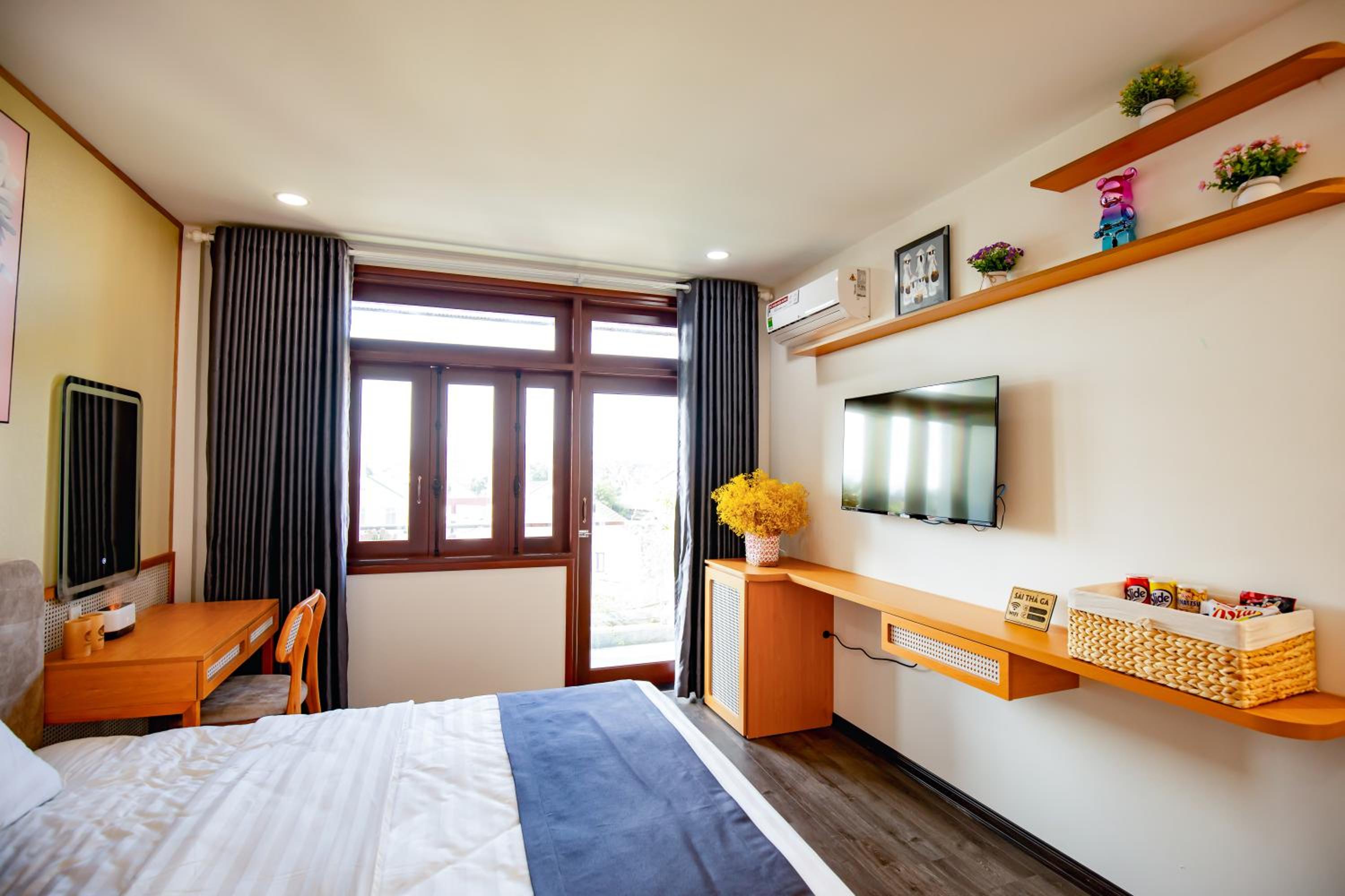 Deluxe King Room - Photo 1