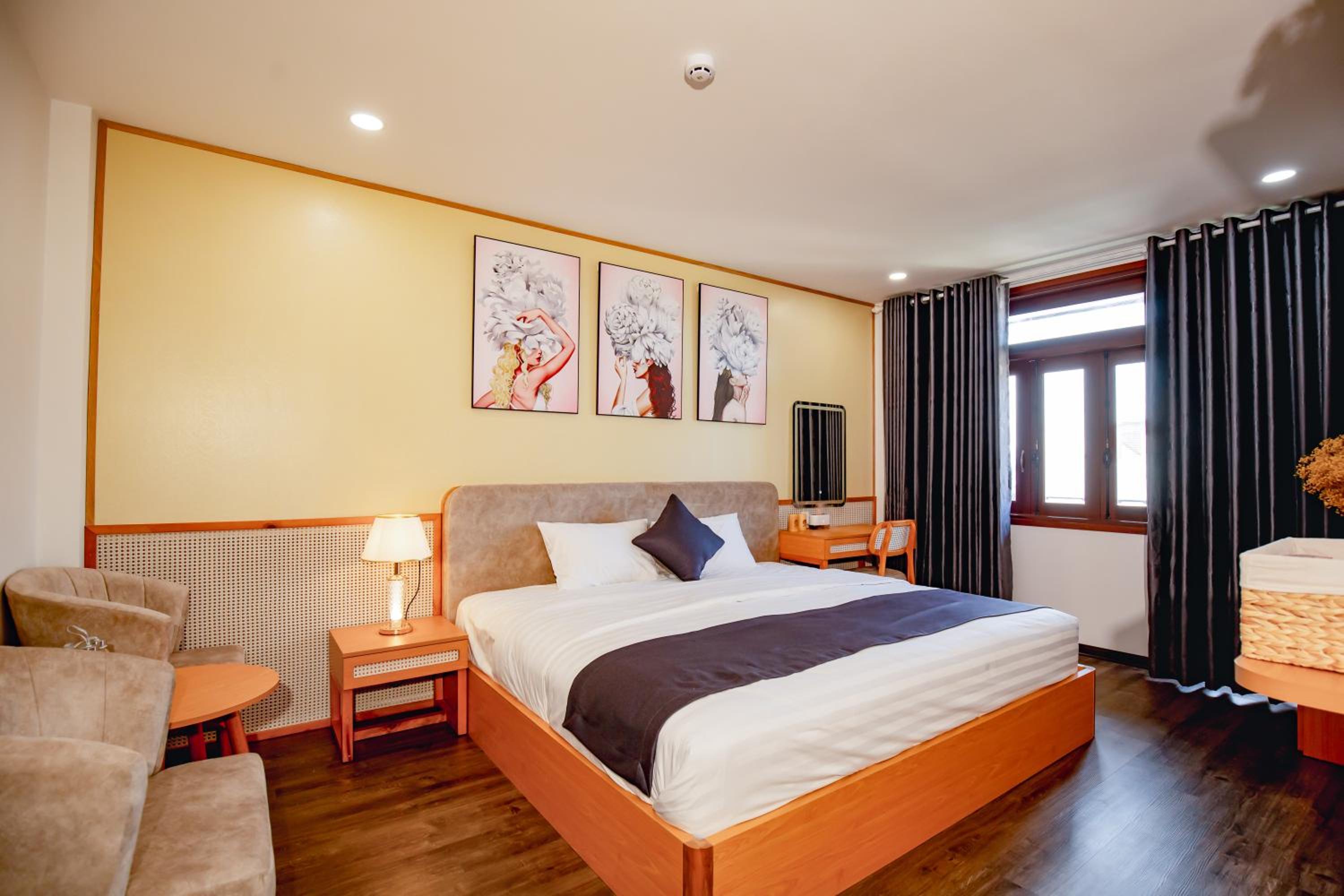 Deluxe King Room - Photo 5