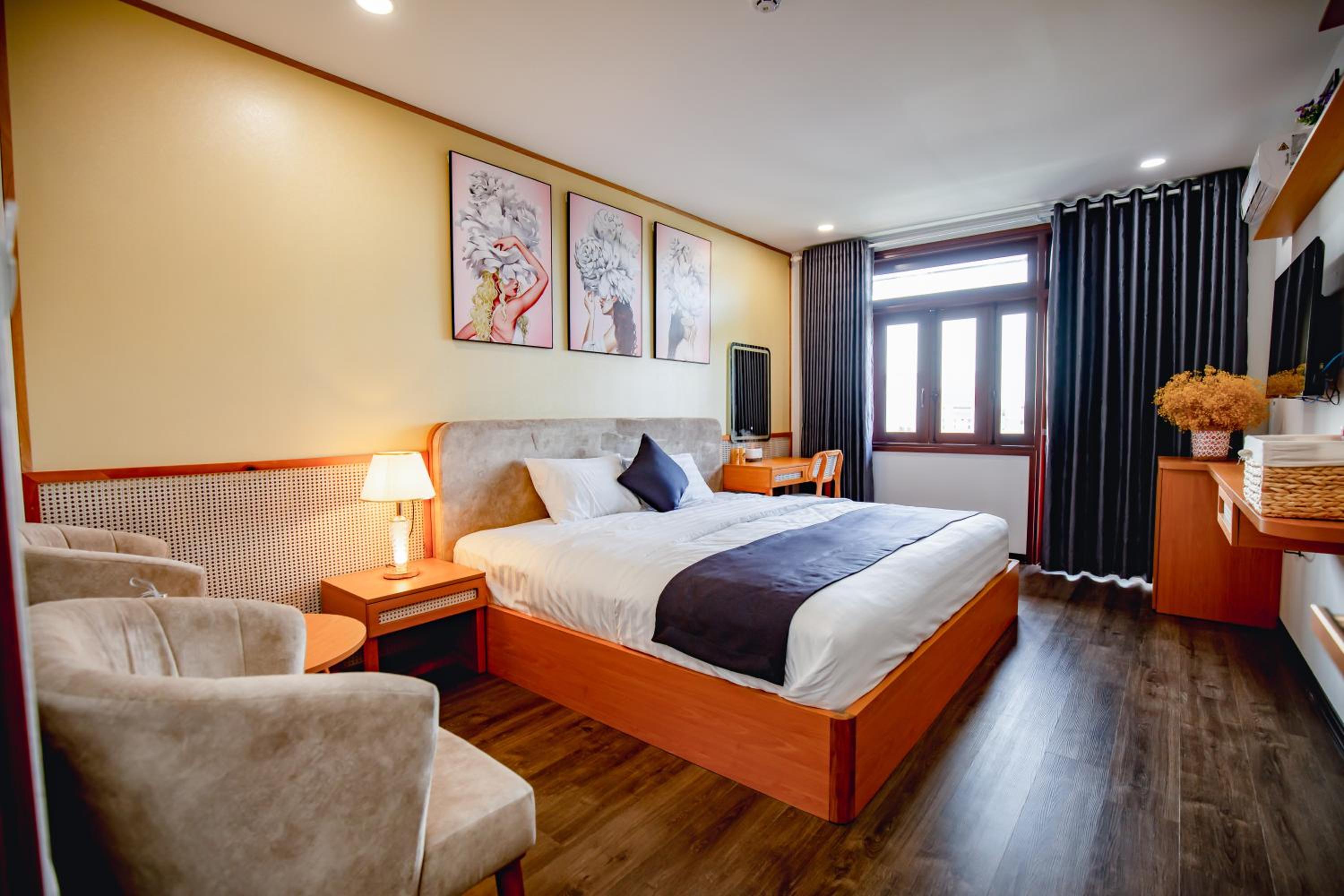 Deluxe King Room - Photo 6