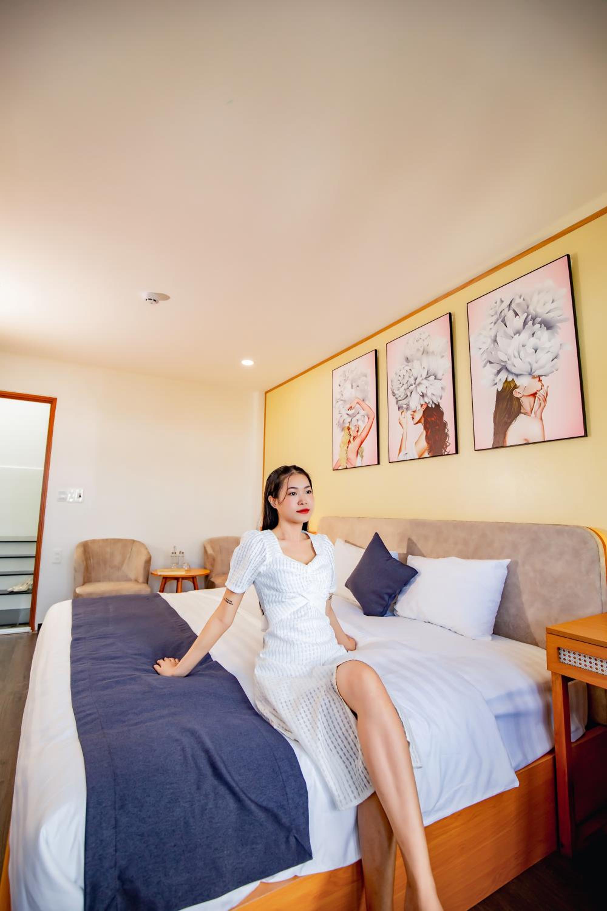 Deluxe King Room - Photo 2